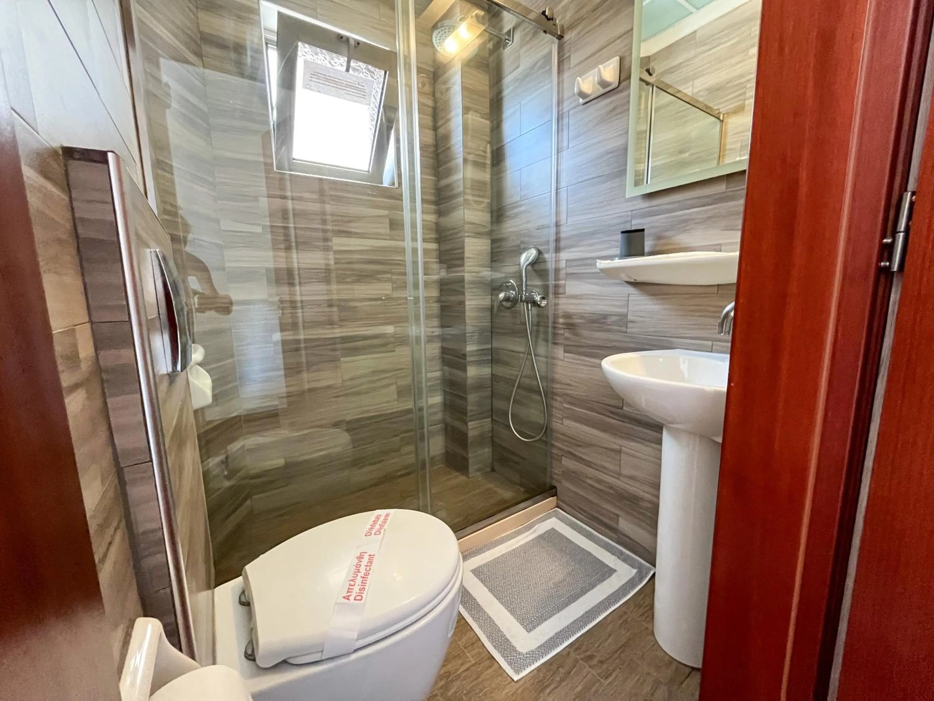 Bathroom in Pettas Apartments