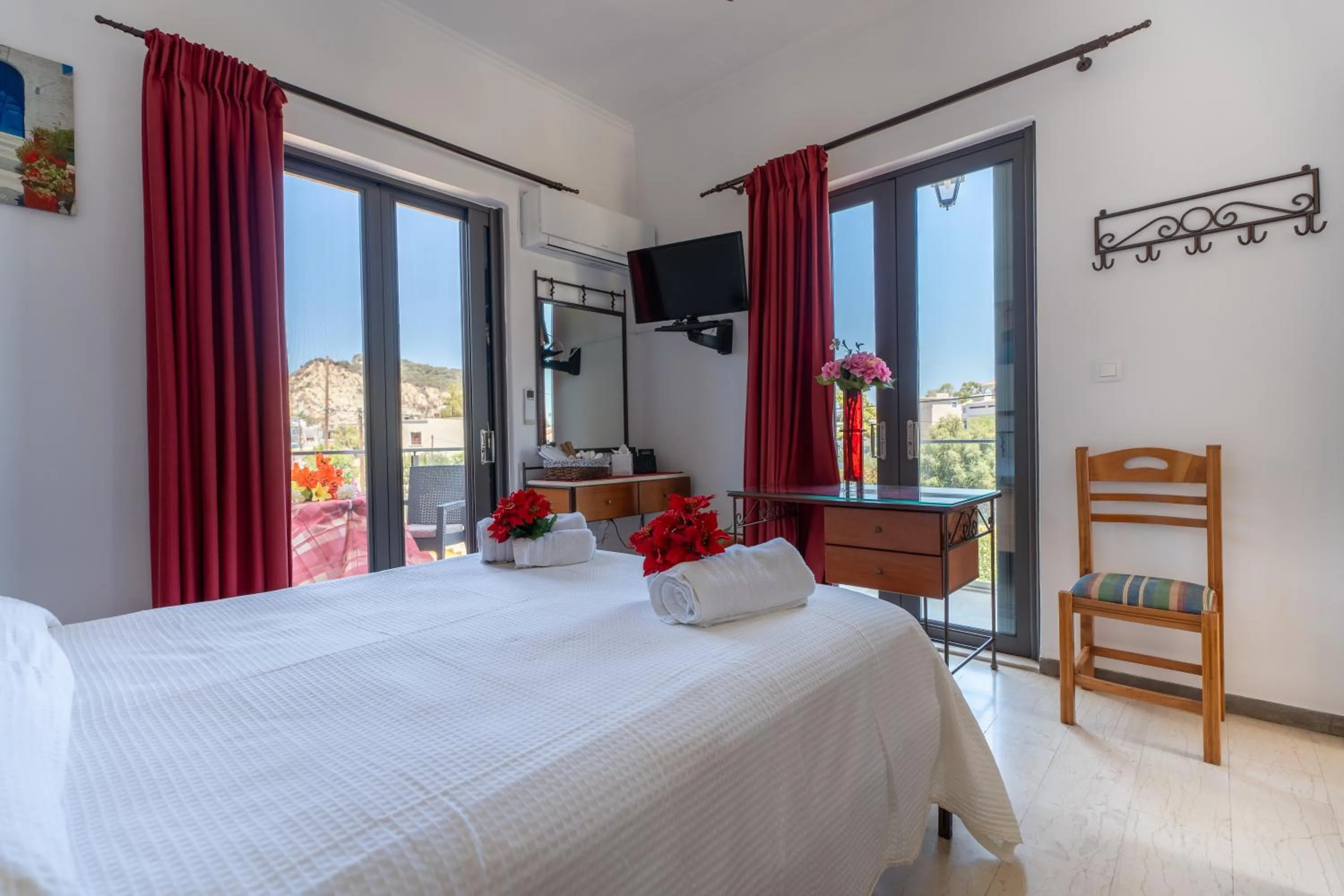 Bed in Pettas Apartments