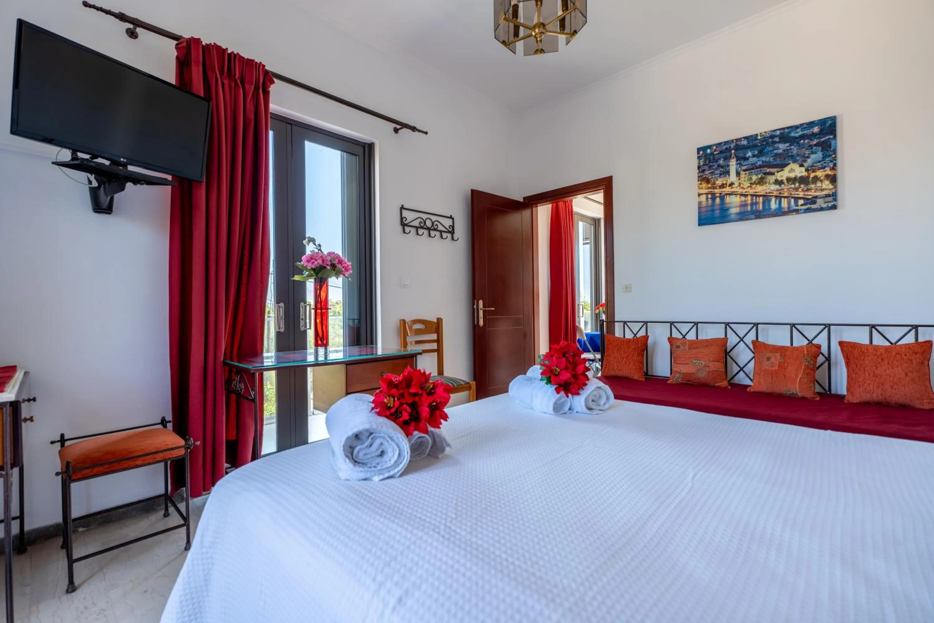 Bedroom, Bed in Pettas Apartments