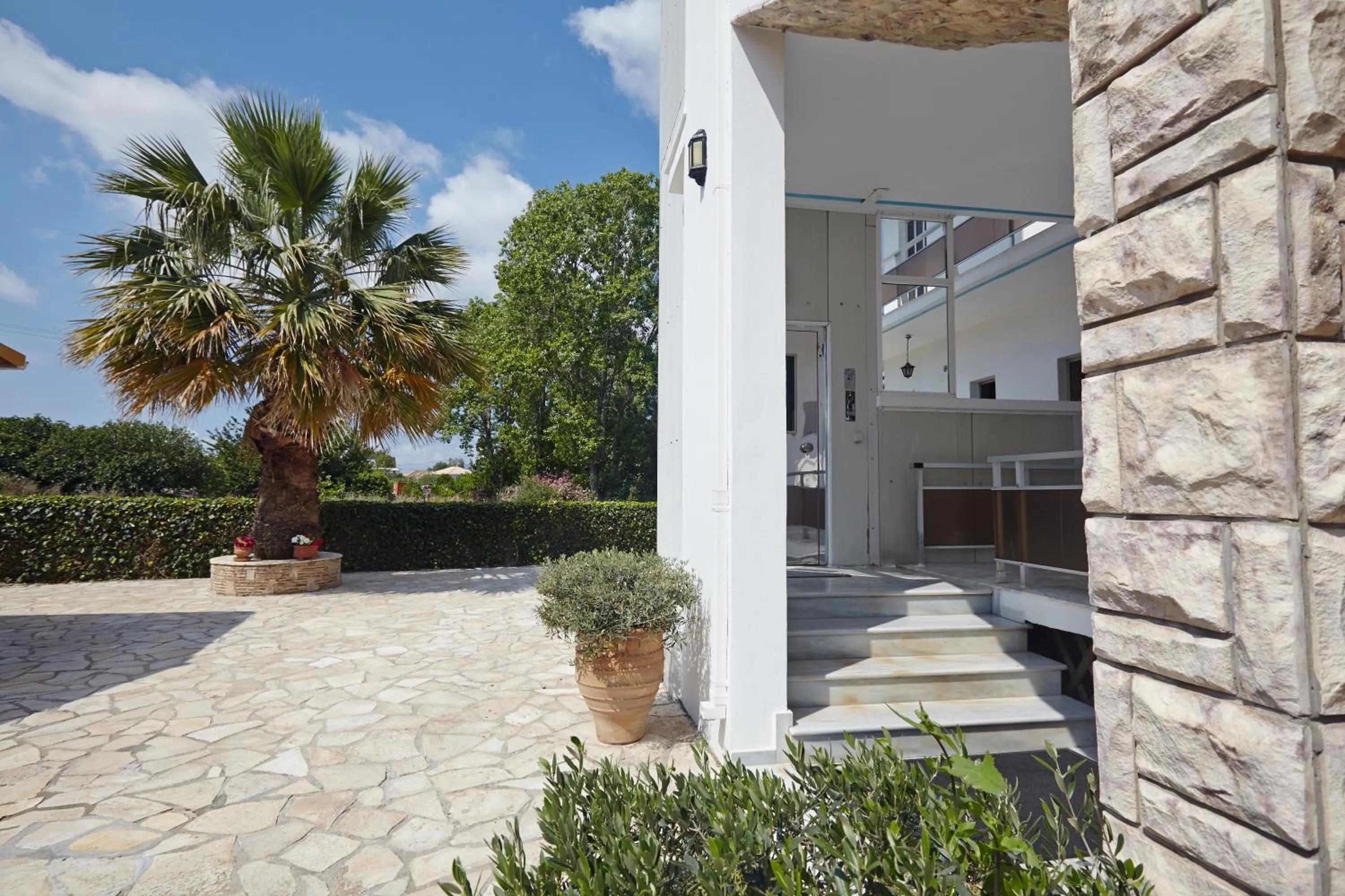 Facade/entrance in Pettas Apartments