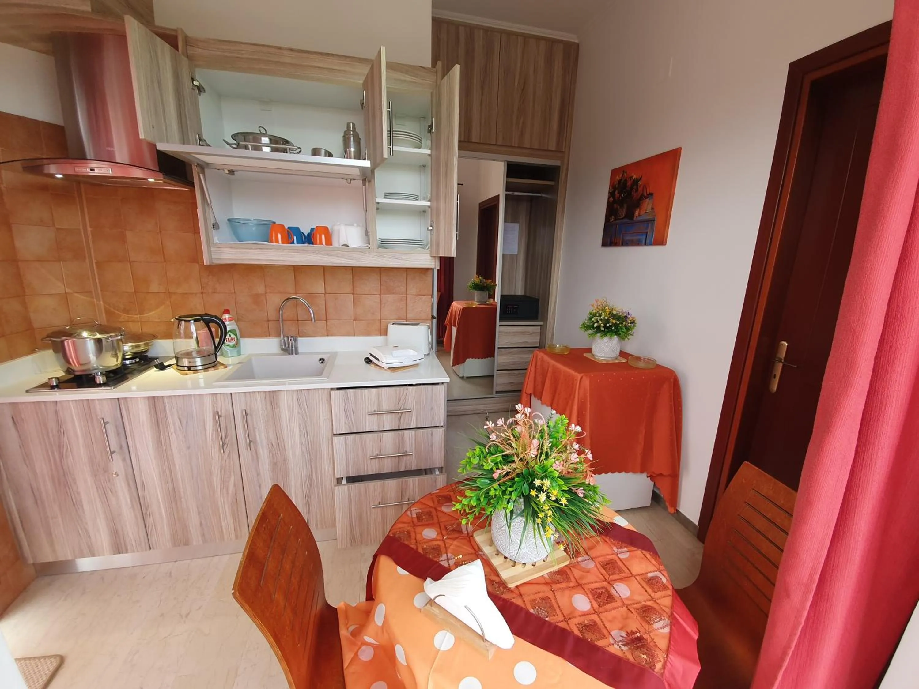Kitchen or kitchenette in Pettas Apartments