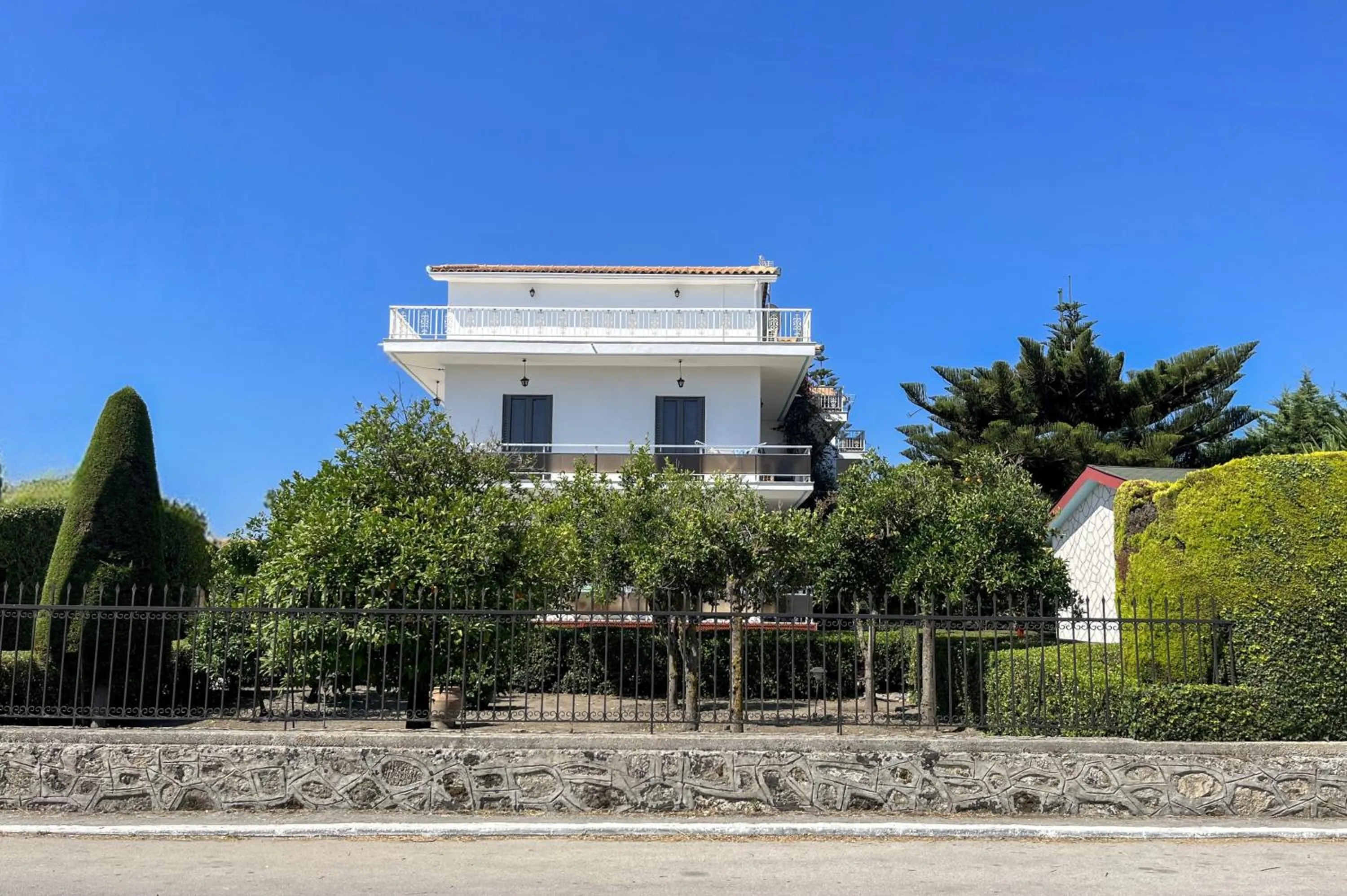 Property building in Pettas Apartments