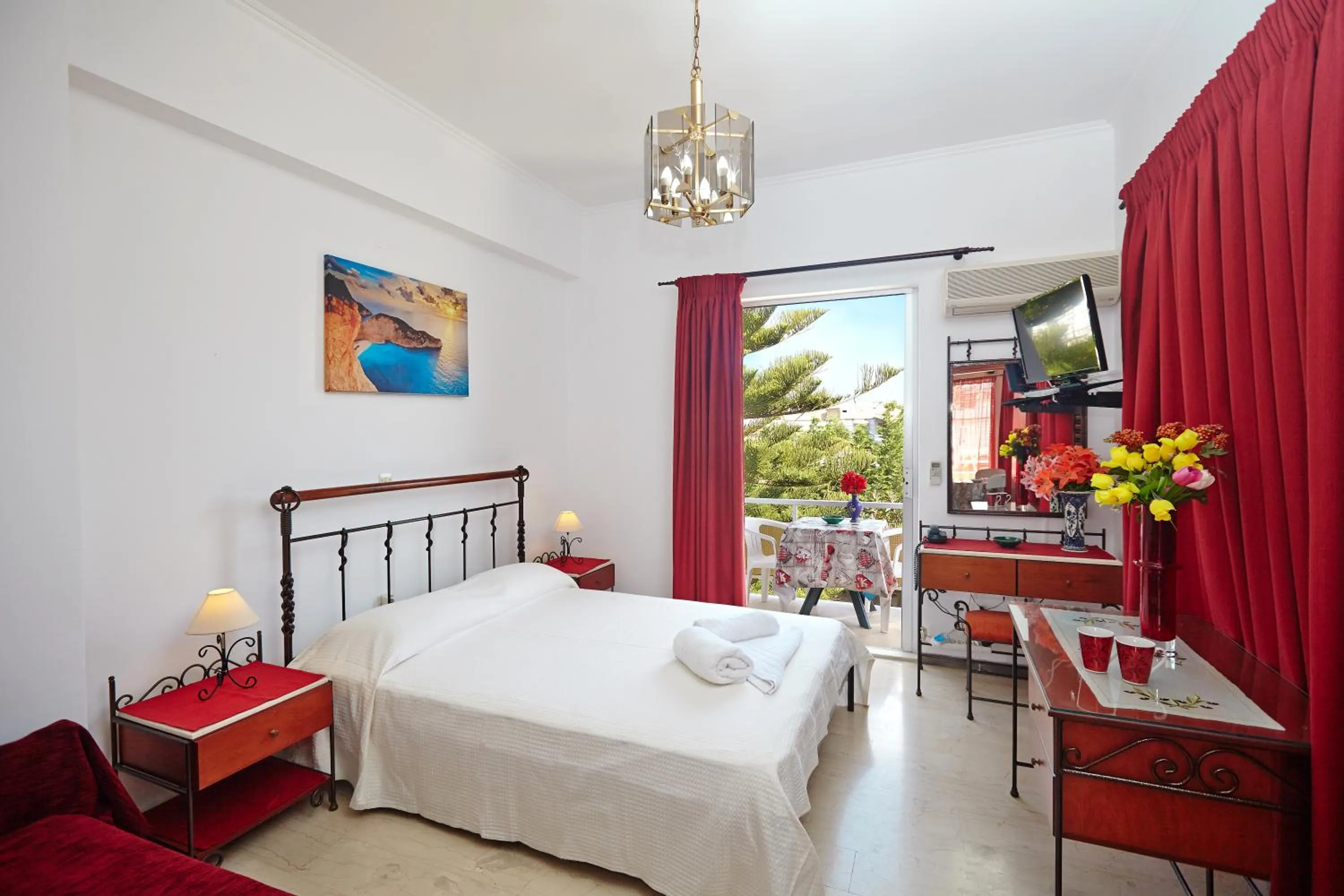 Photo of the whole room, Bed in Pettas Apartments