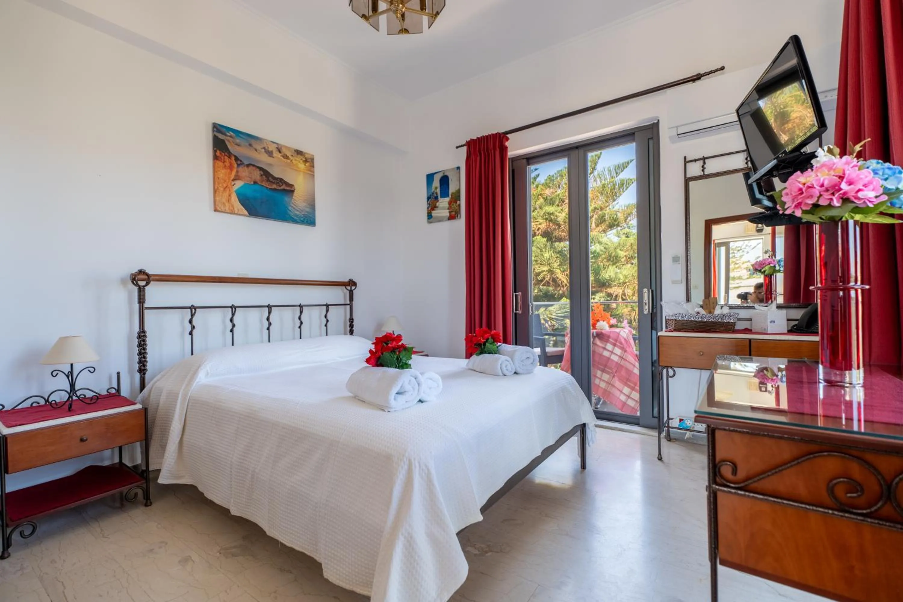 Bed in Pettas Apartments