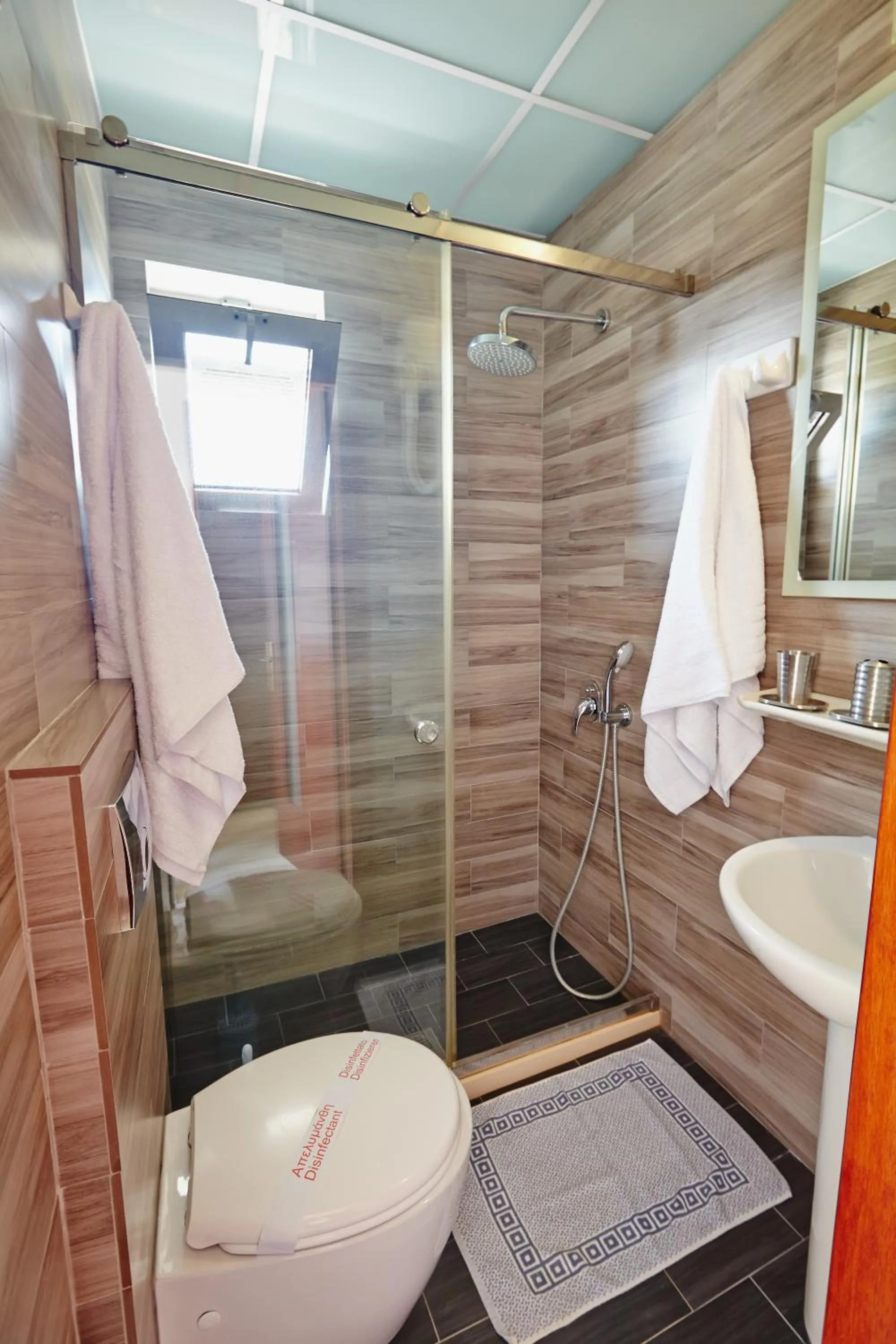 Bathroom in Pettas Apartments