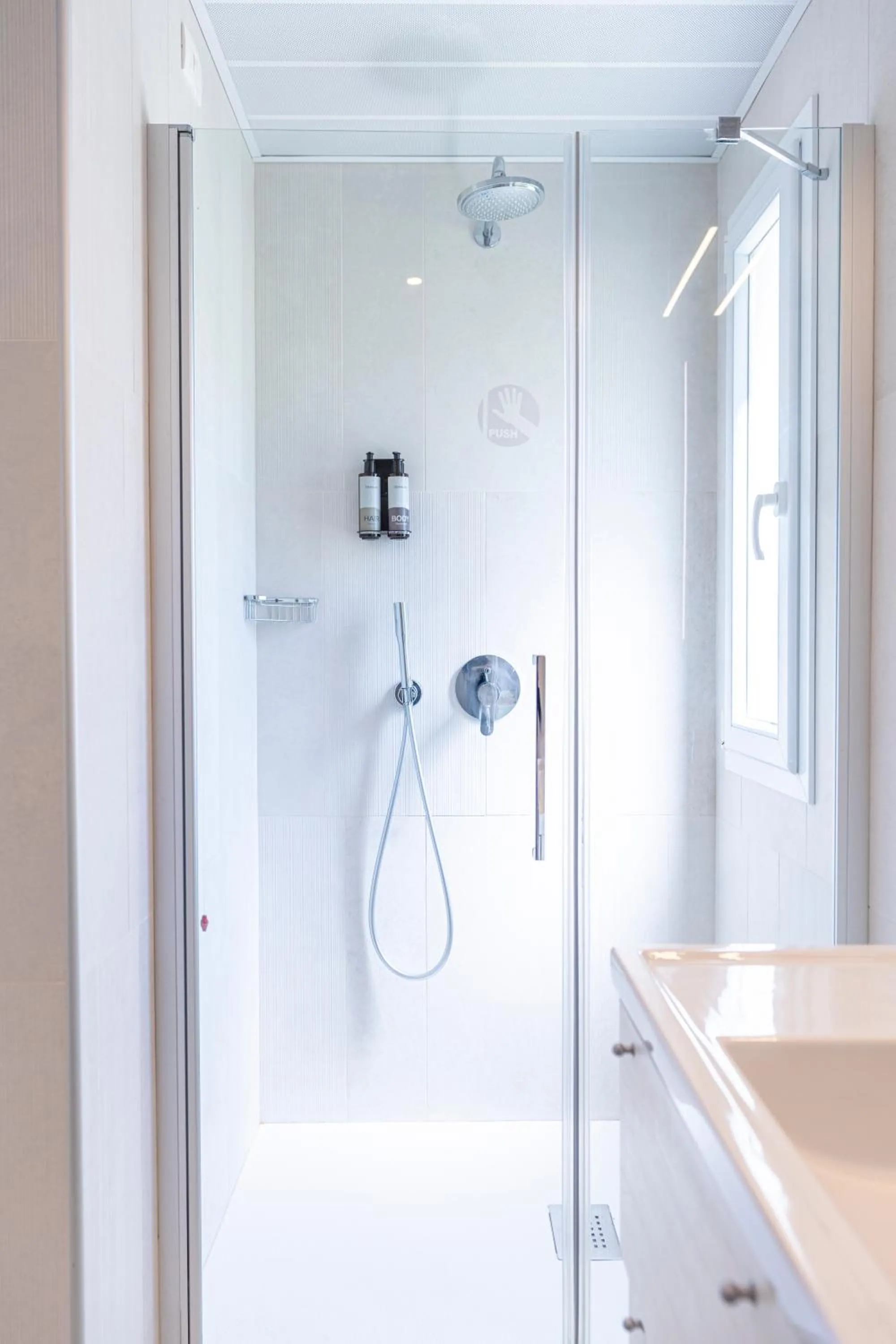 Shower in Mangia's Pollina Resort