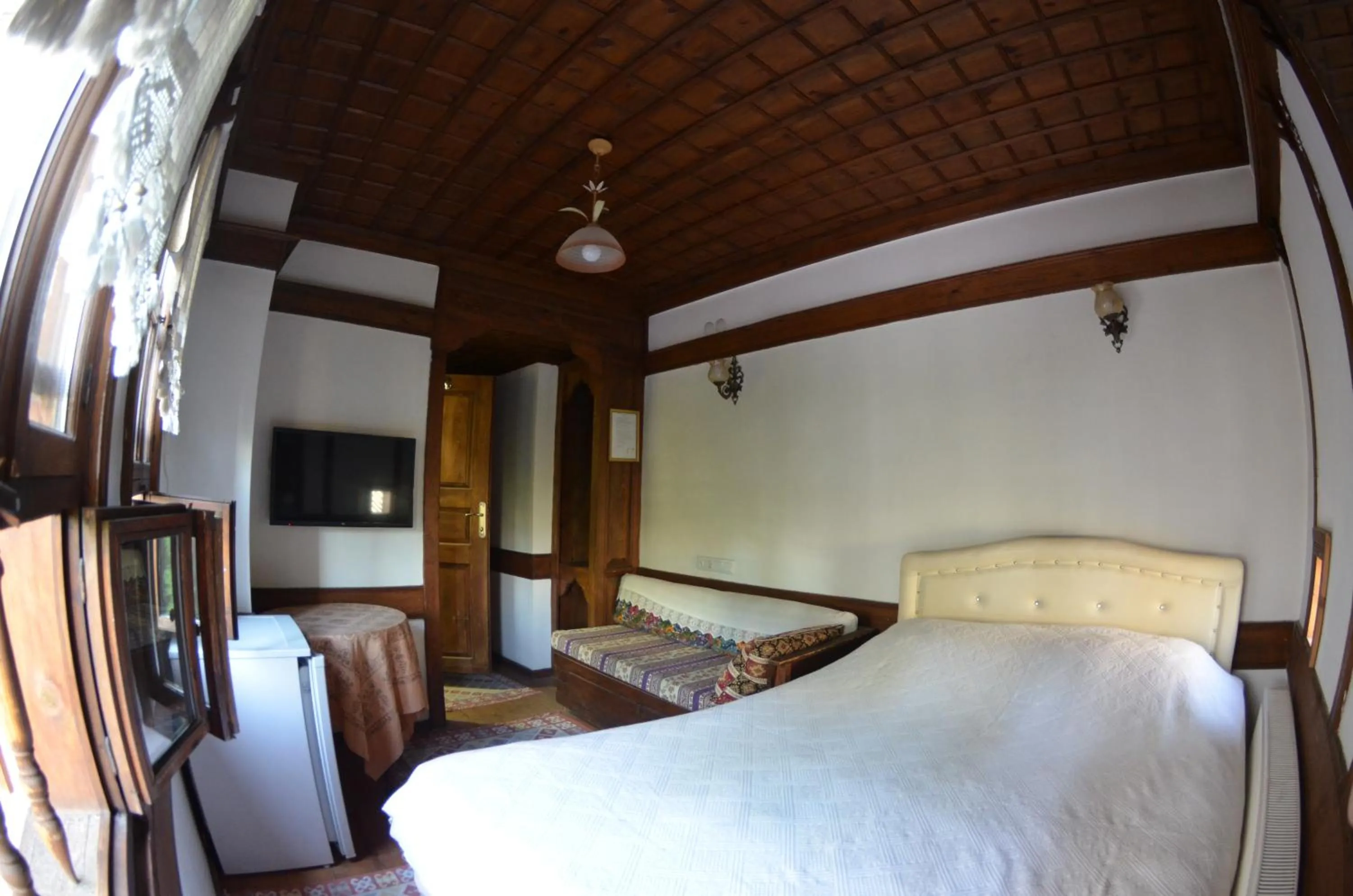 Photo of the whole room, Bed in Yorgancıoglu Konak