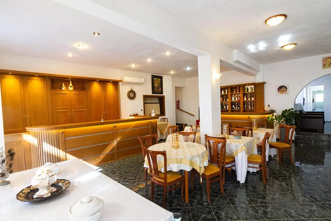 Restaurant/places to eat in Pagona Hotel