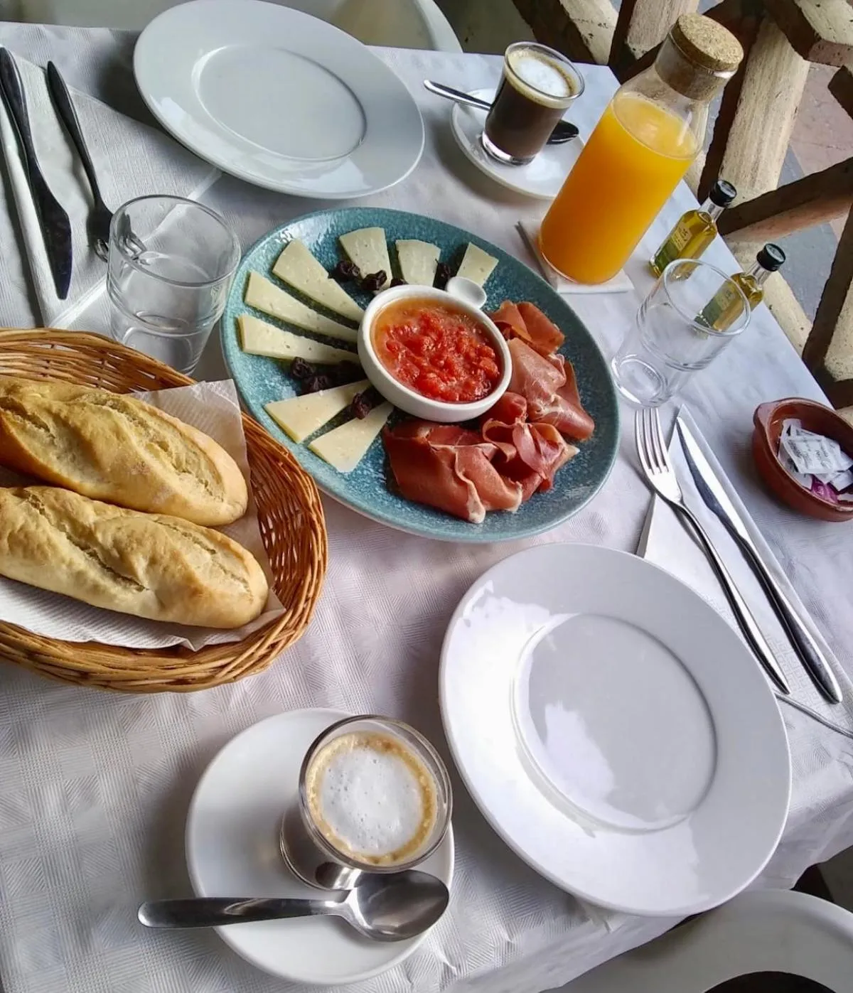 Food and drinks in Hotel Posada del Bandolero