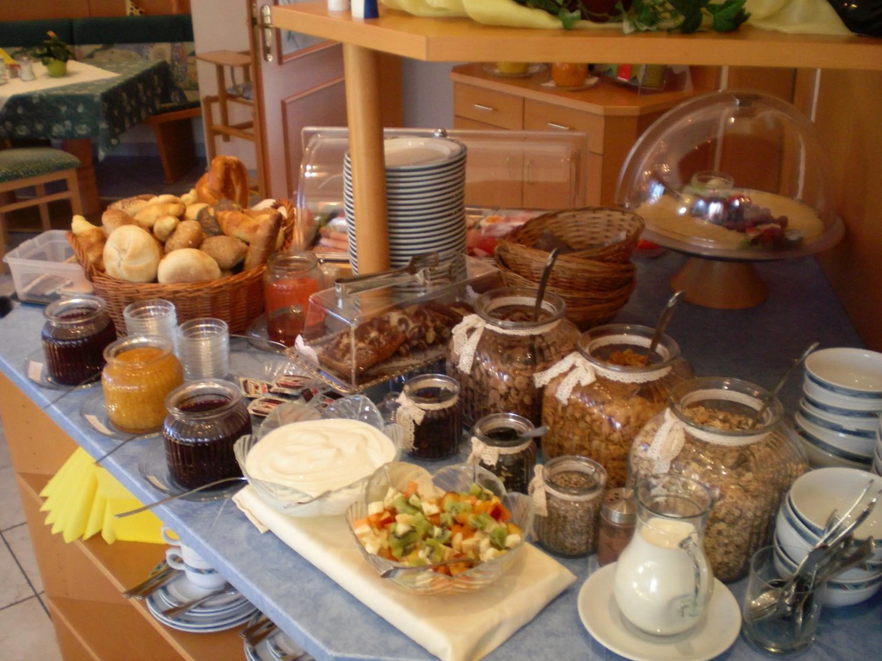 Buffet breakfast in Pension Thermensonne