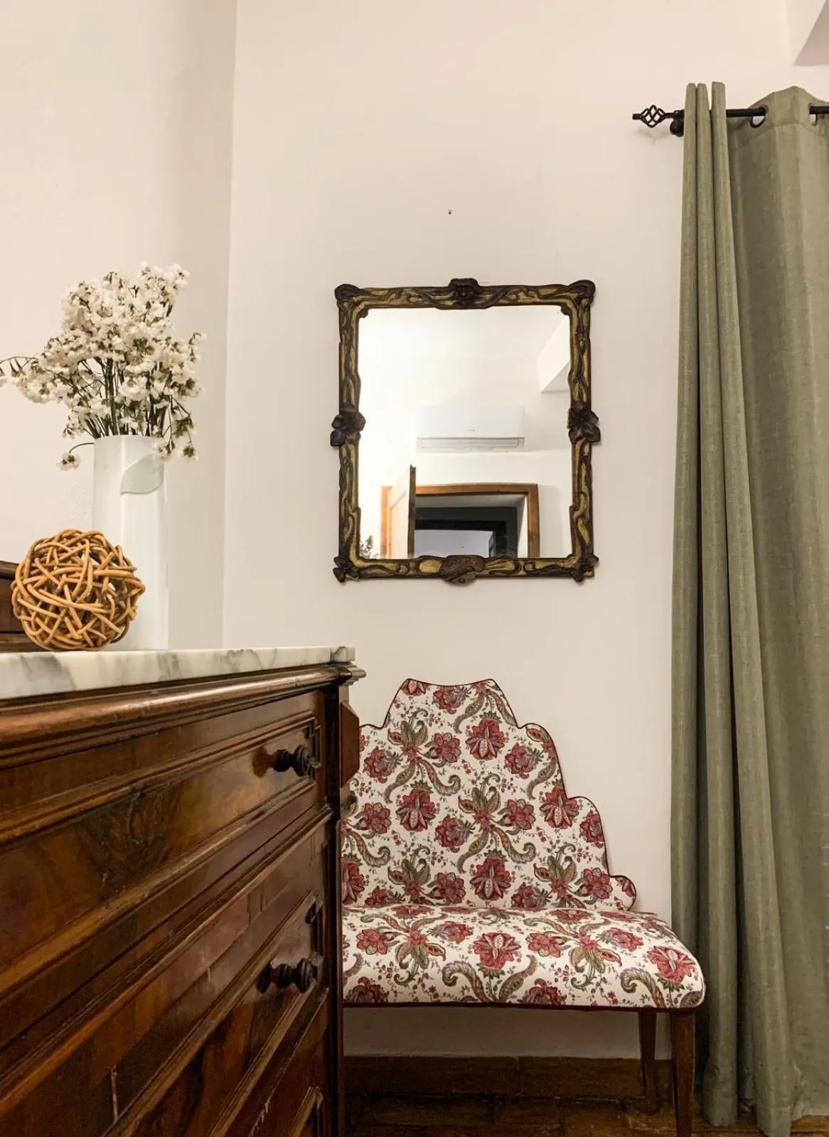 Bedroom, Bed in Dolce Vita