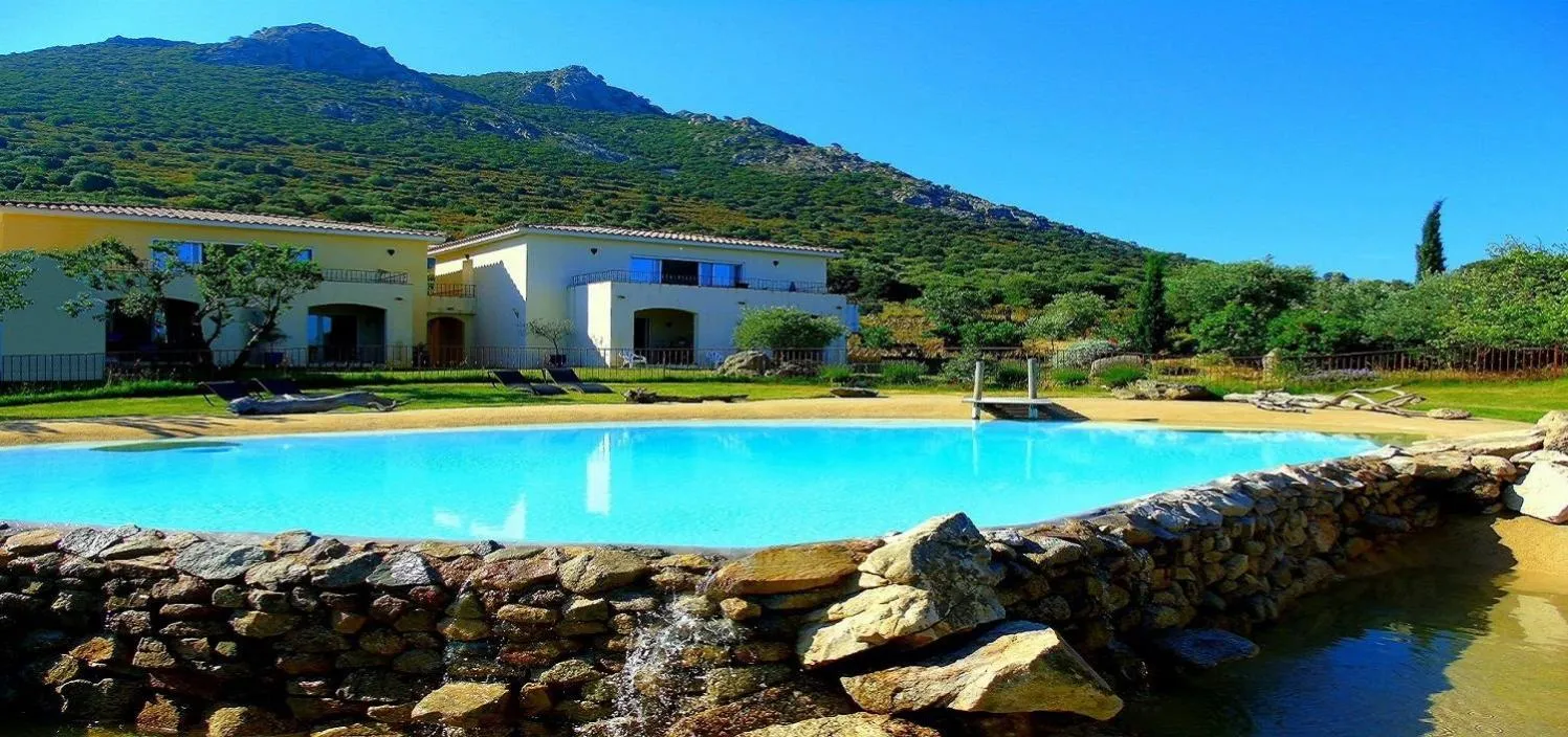 Property building in L'Alivi di l'Osari