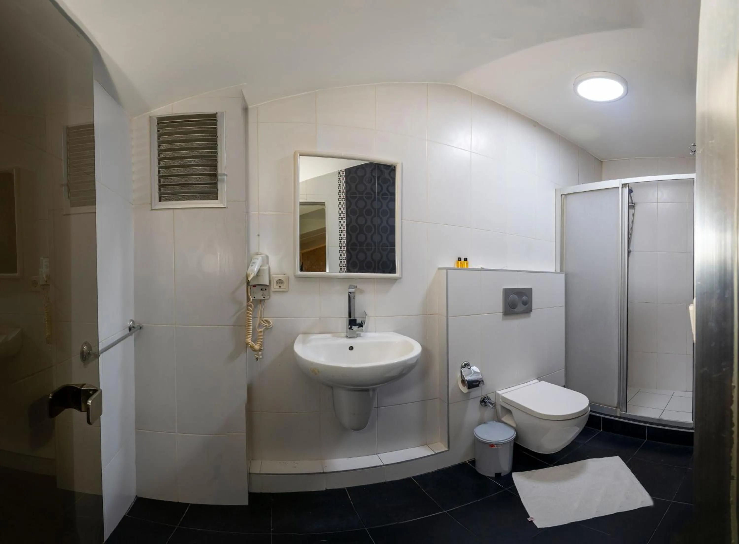 Bathroom in Hotel Melita