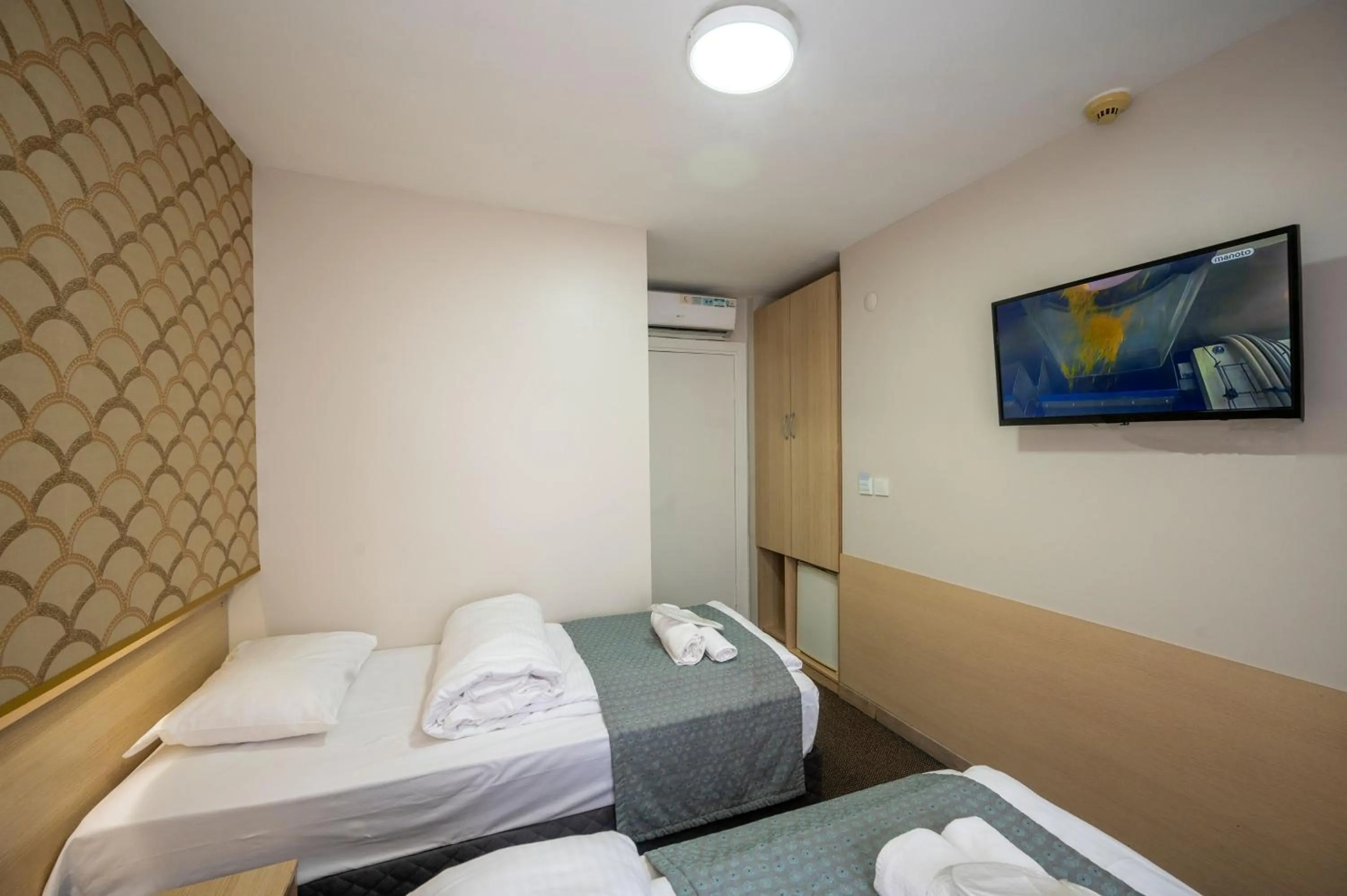 Coffee/tea facilities, Bed in Hotel Melita