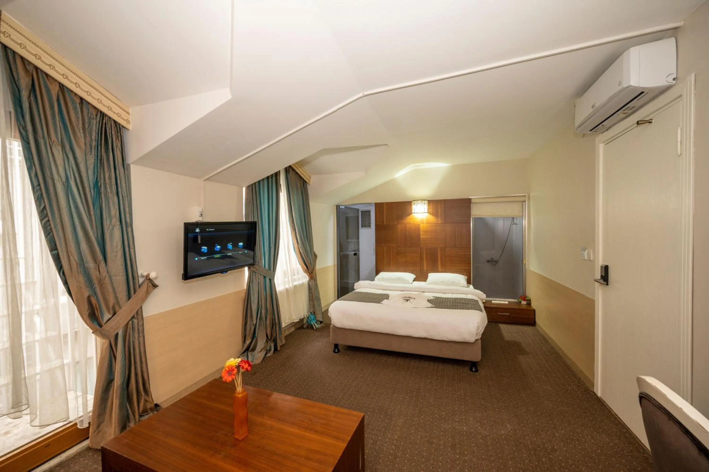 Photo of the whole room, Bed in Hotel Melita