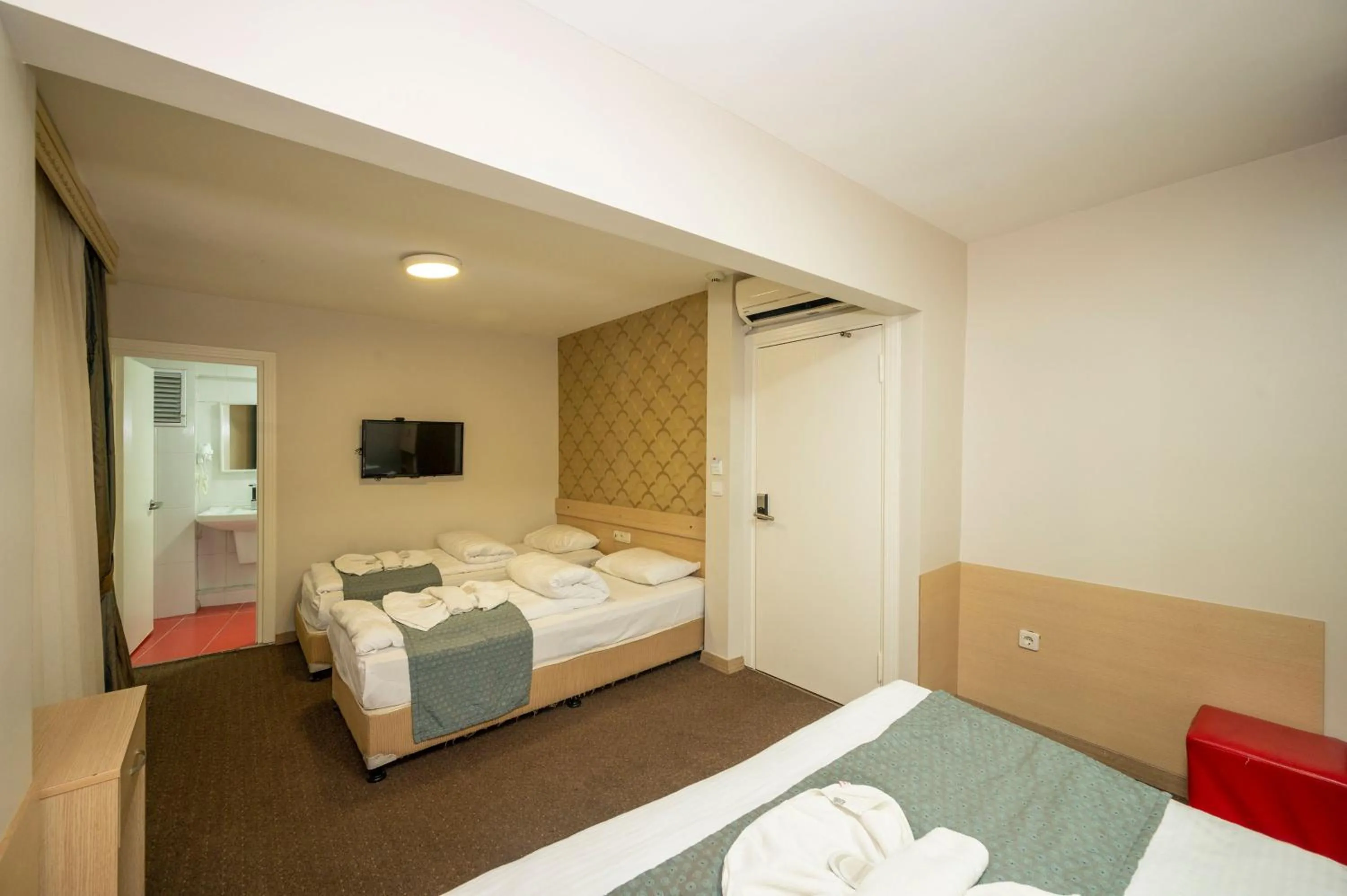 Photo of the whole room, Bed in Hotel Melita