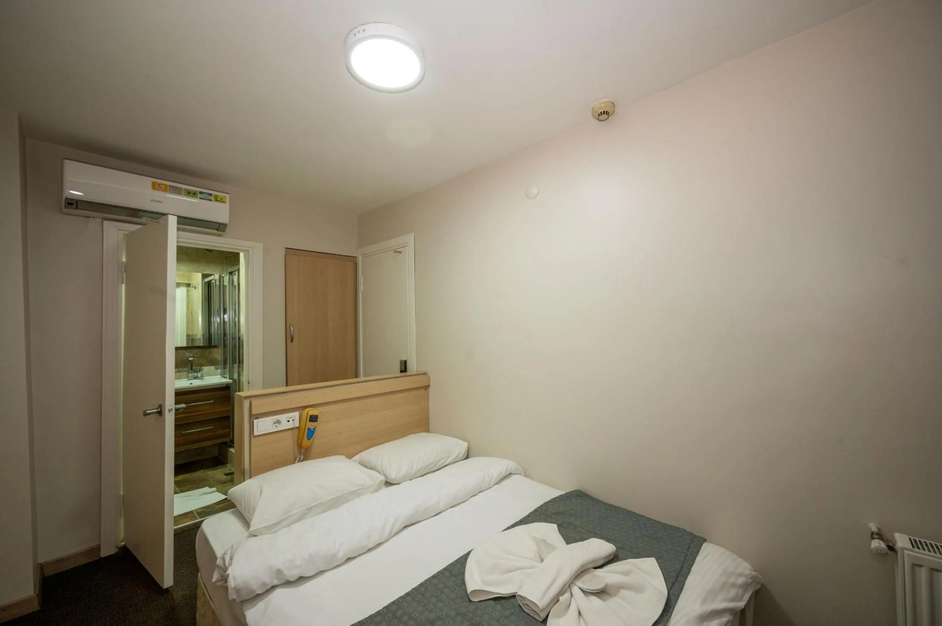 Photo of the whole room, Bed in Hotel Melita