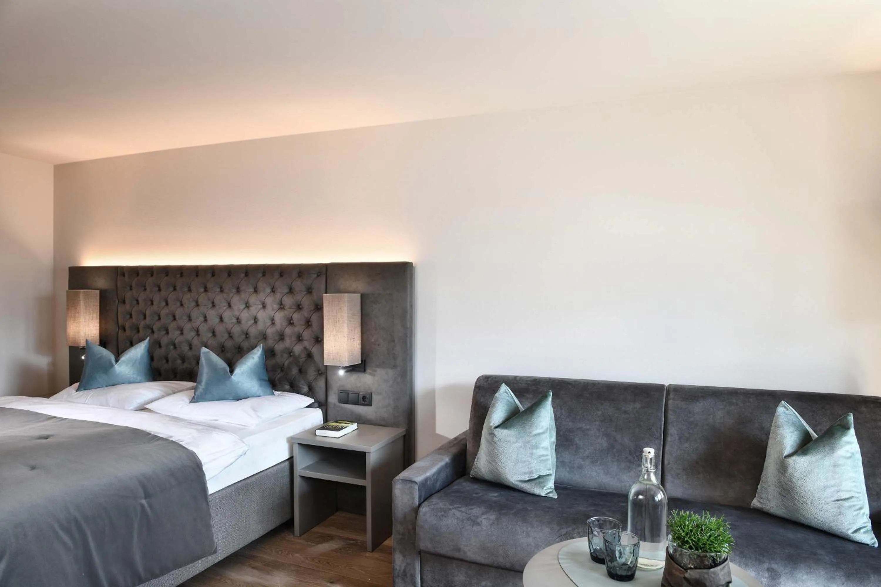 Photo of the whole room, Bed in Hotel Das Stachelburg