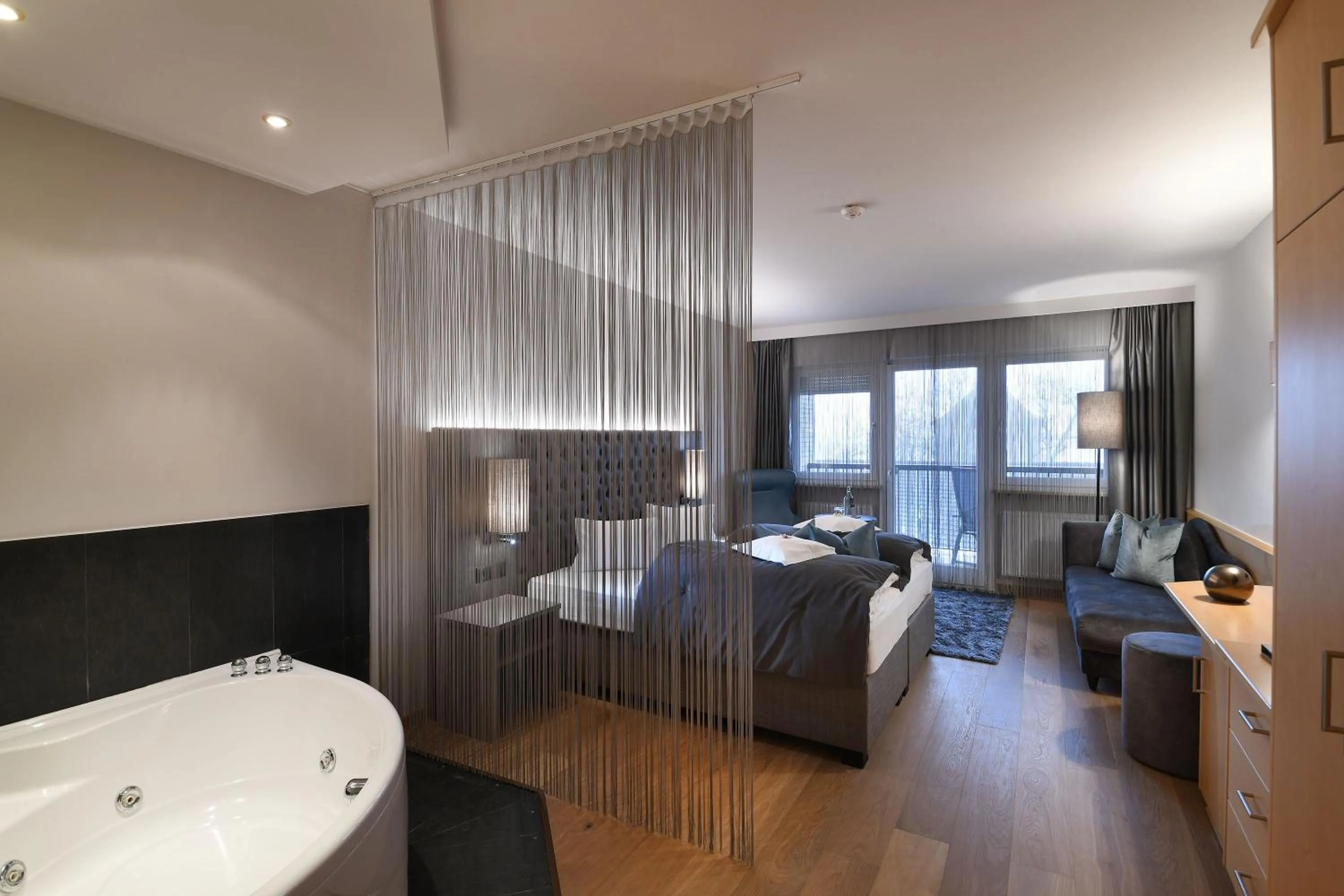 Photo of the whole room, Bed in Hotel Das Stachelburg