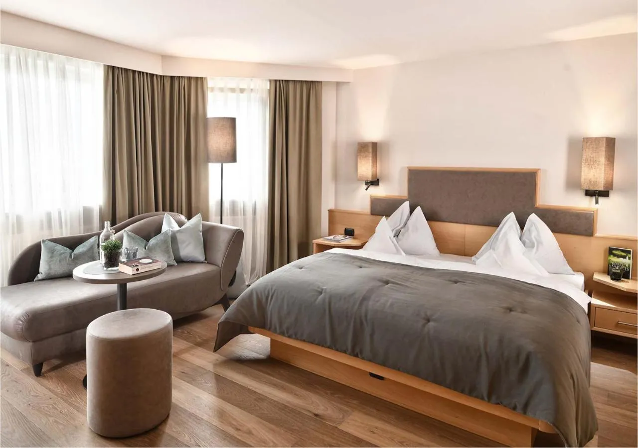 Photo of the whole room, Bed in Hotel Das Stachelburg