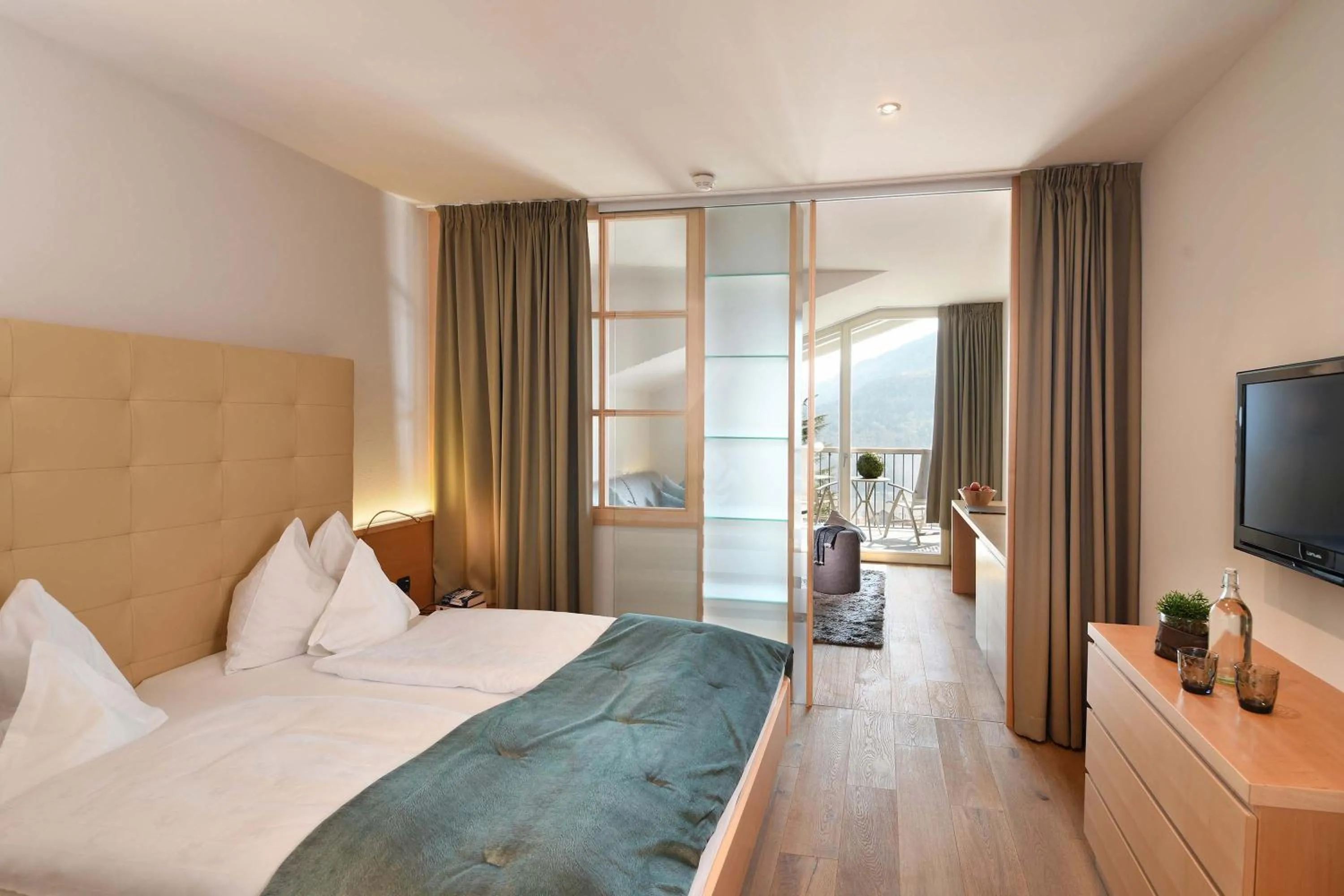 Photo of the whole room, Bed in Hotel Das Stachelburg