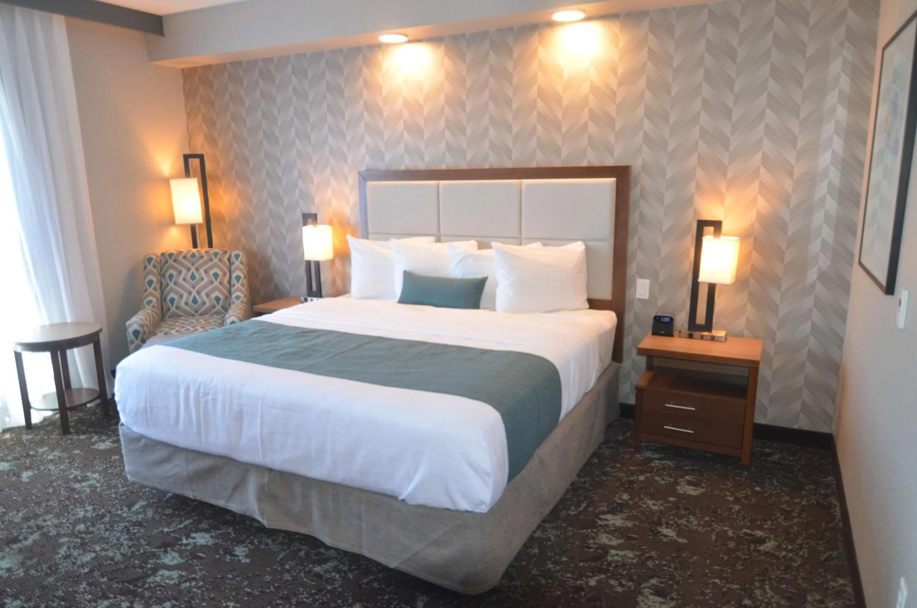 Photo of the whole room, Bed in Best Western Premier Ankeny Hotel