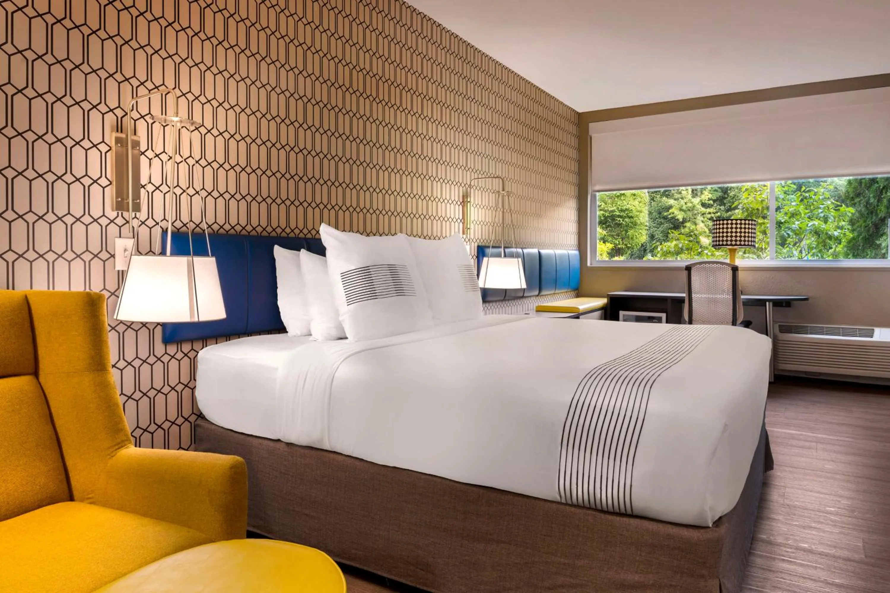 Bedroom, Bed in GLo Hotel Asheville-Blue Ridge Parkway