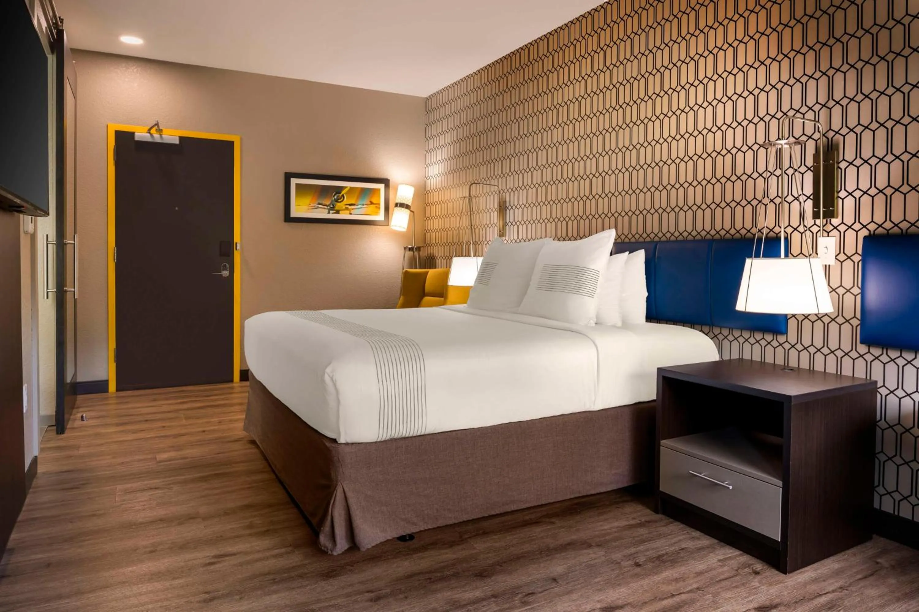 Bedroom, Bed in GLo Hotel Asheville-Blue Ridge Parkway