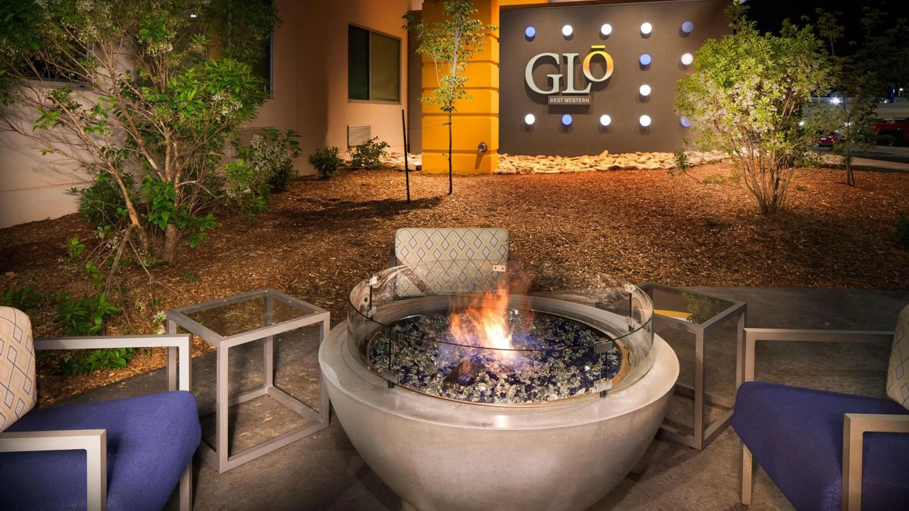 Property building in GLō Best Western Asheville Tunnel Road