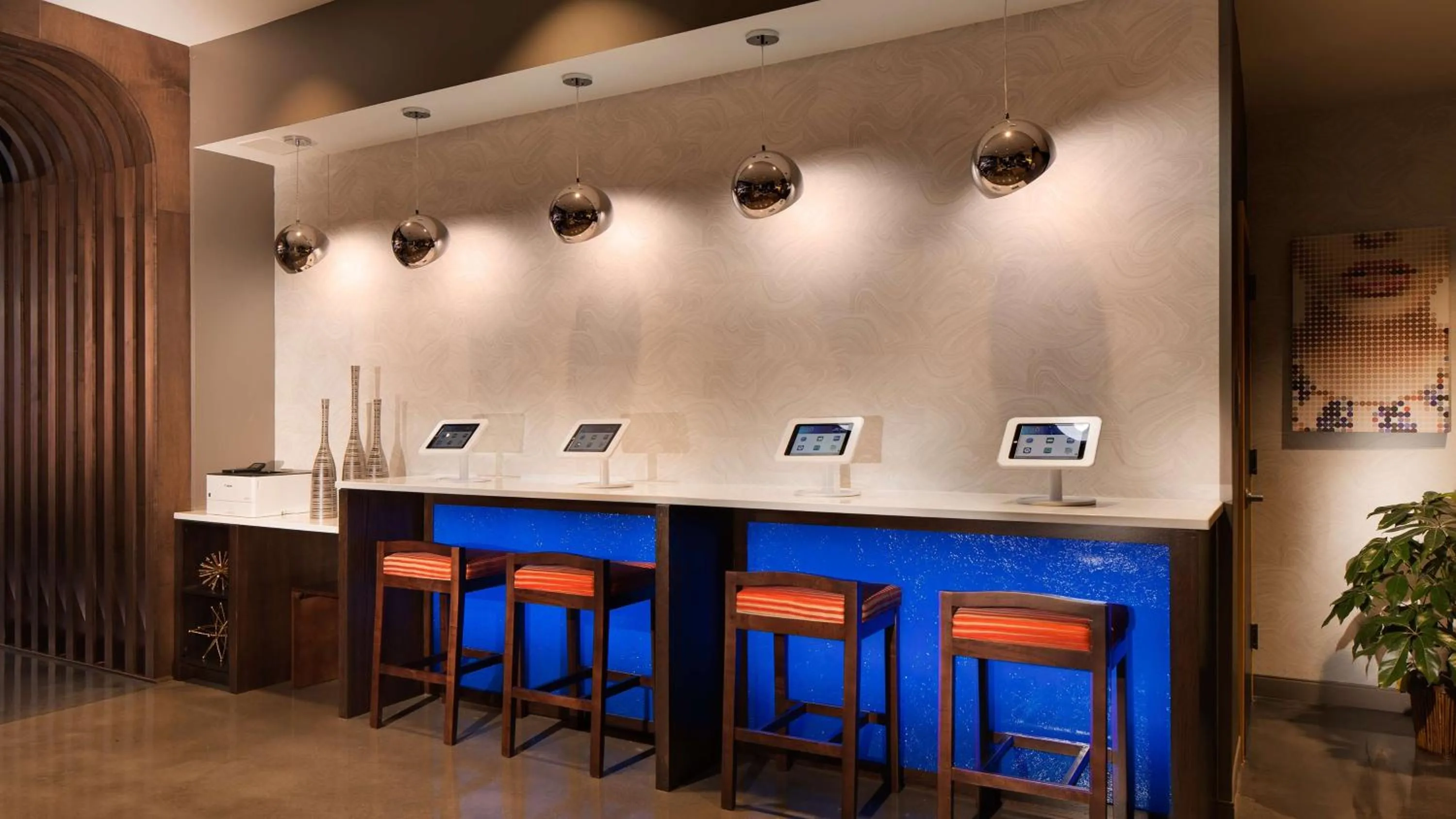 Lobby or reception in GLō Best Western Asheville Tunnel Road