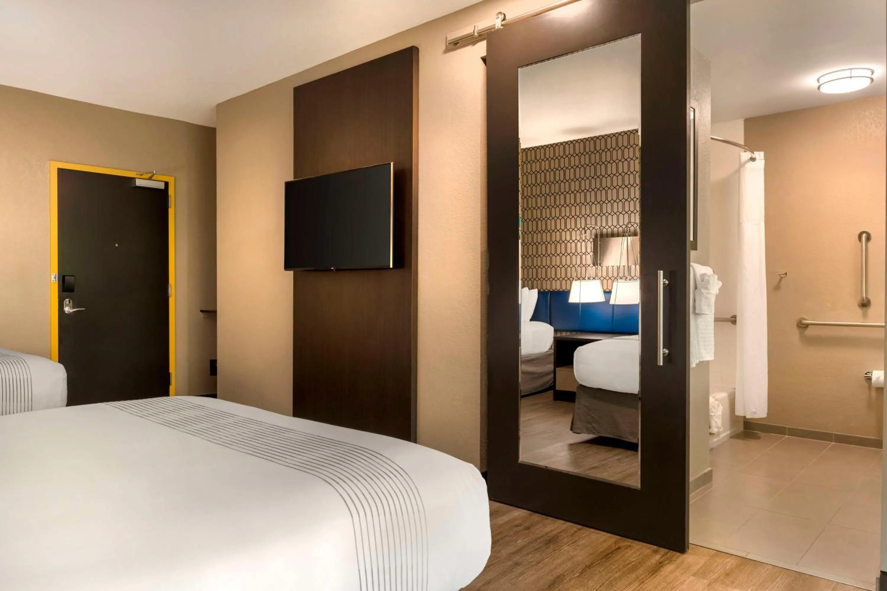 Bedroom, Bed in GLo Hotel Asheville-Blue Ridge Parkway