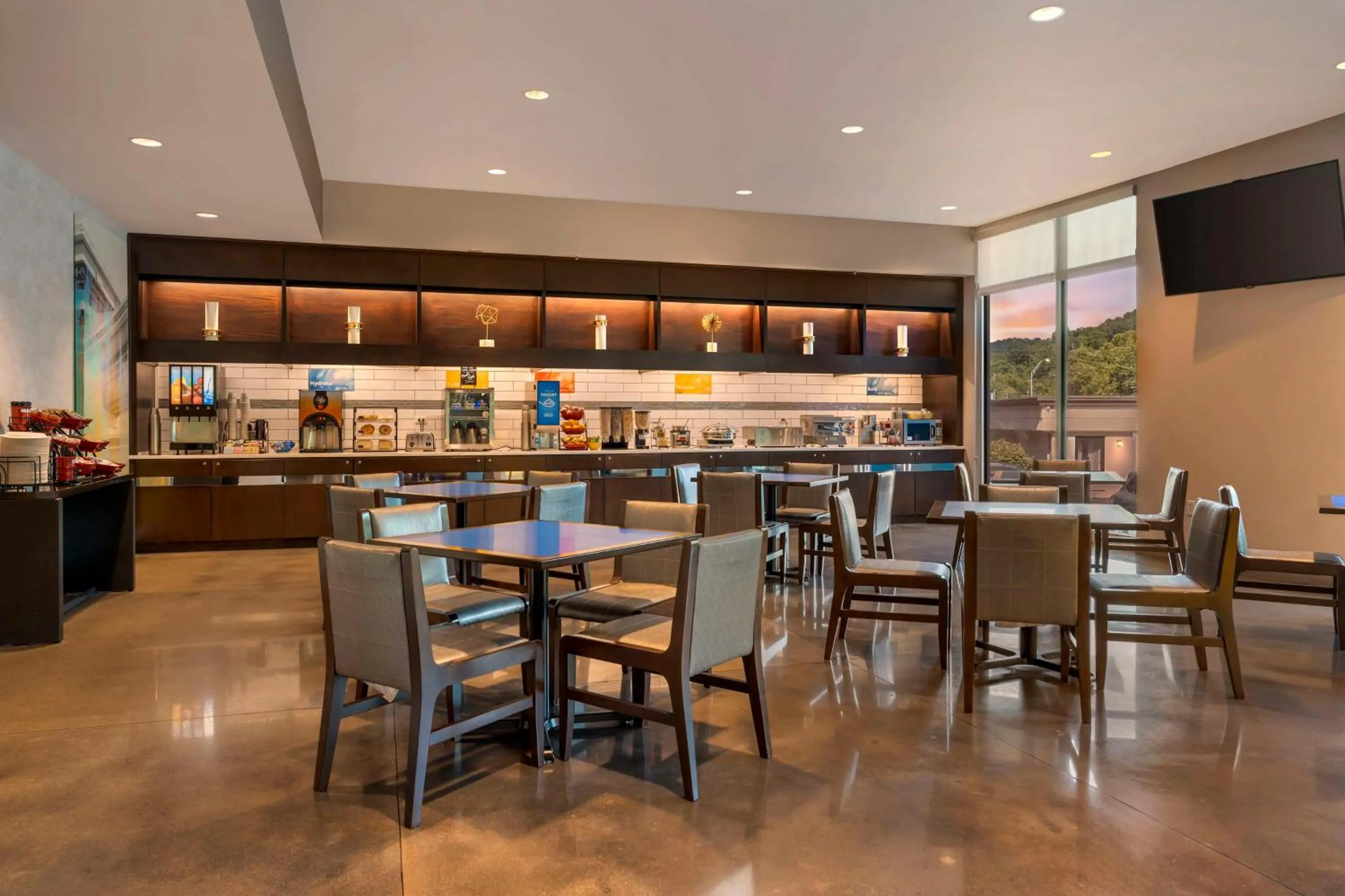 Breakfast in GLo Hotel Asheville-Blue Ridge Parkway