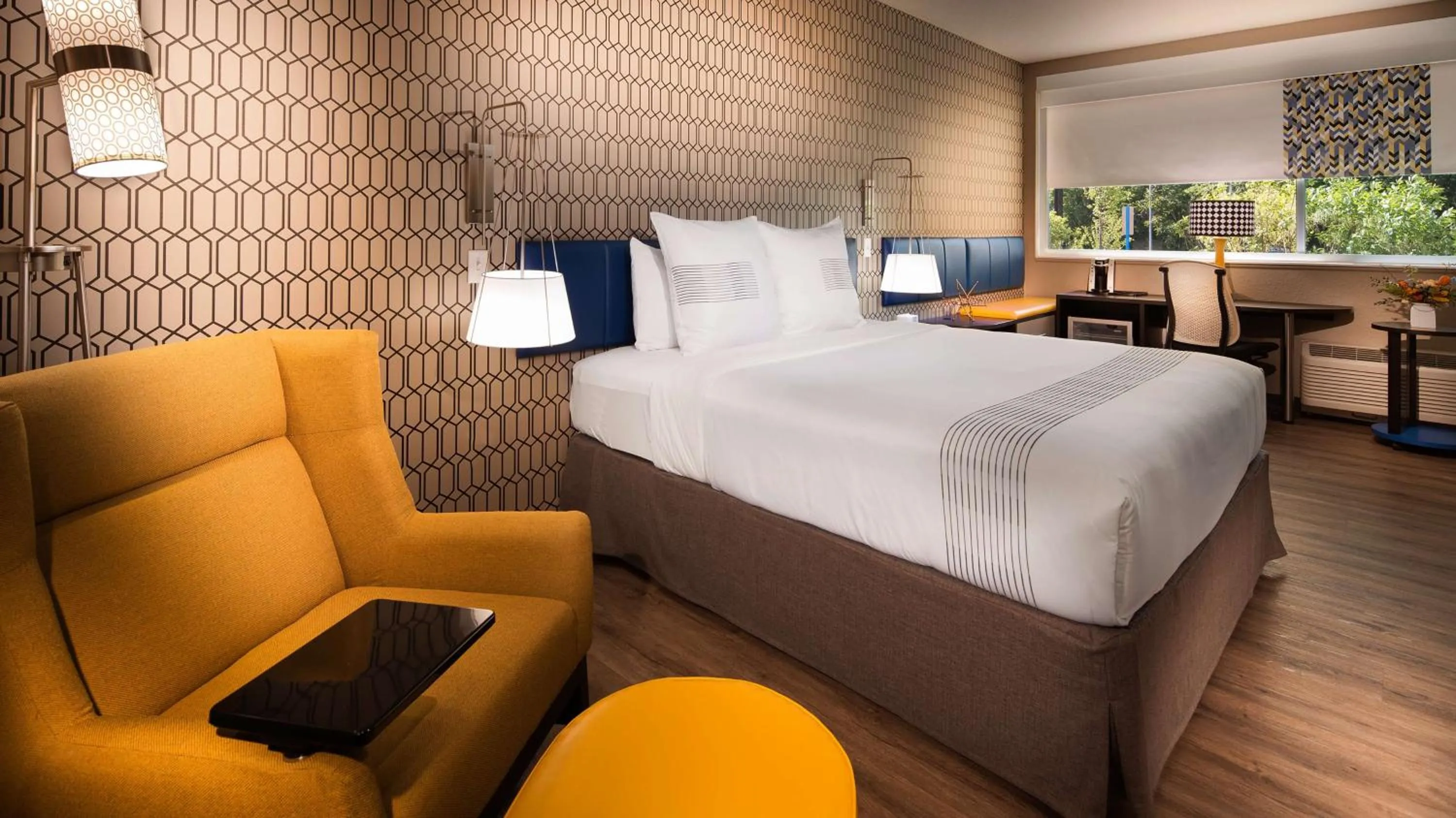 Photo of the whole room, Bed in GLō Best Western Asheville Tunnel Road