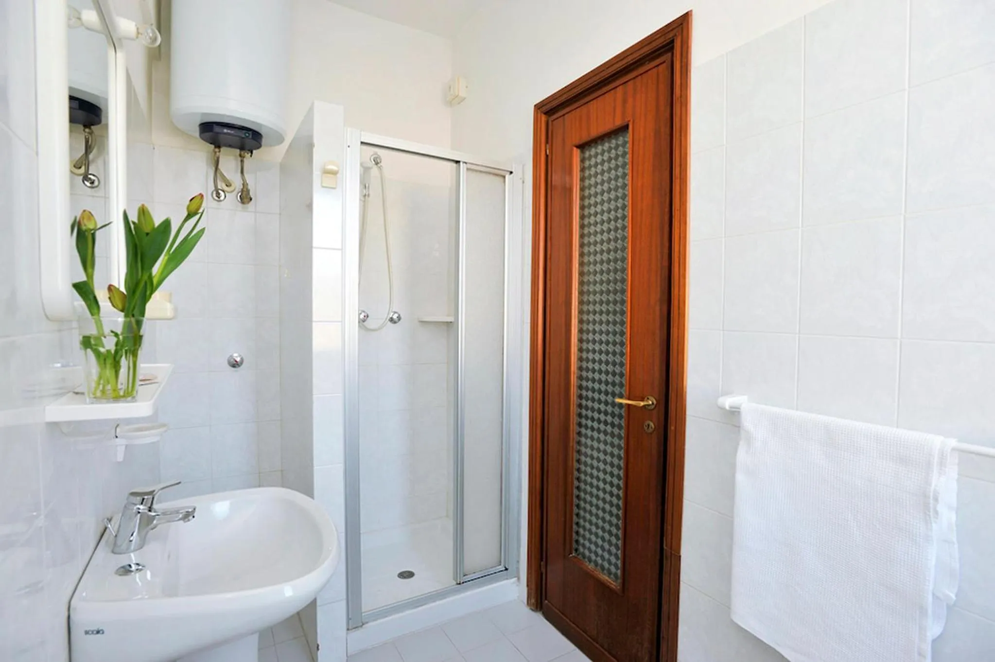 Shower in Hotel Bacco Rooms and Breakfast