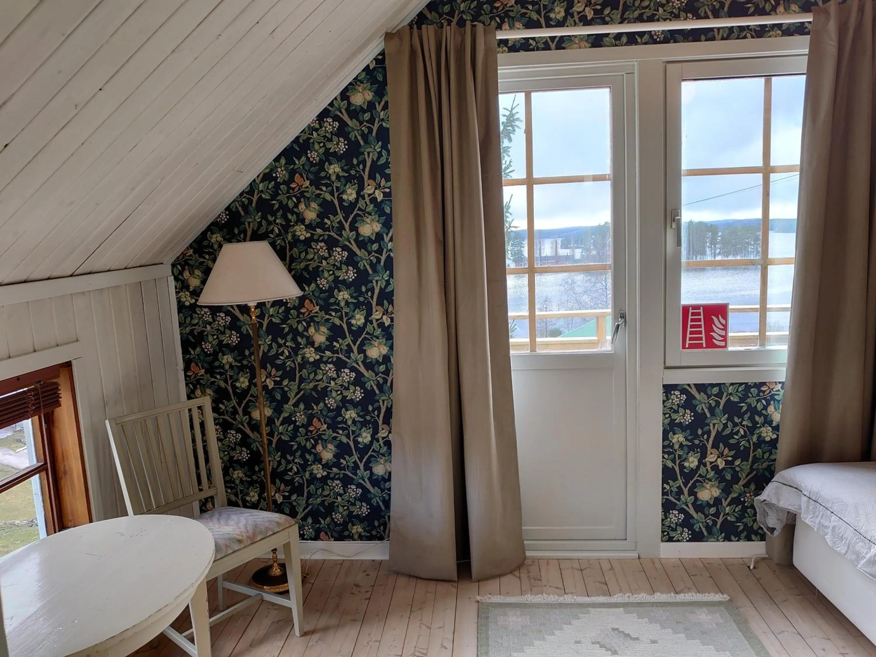 Balcony/Terrace, Bed in Vandrarhemmet Tallbacka/Ängelsberg Hostel