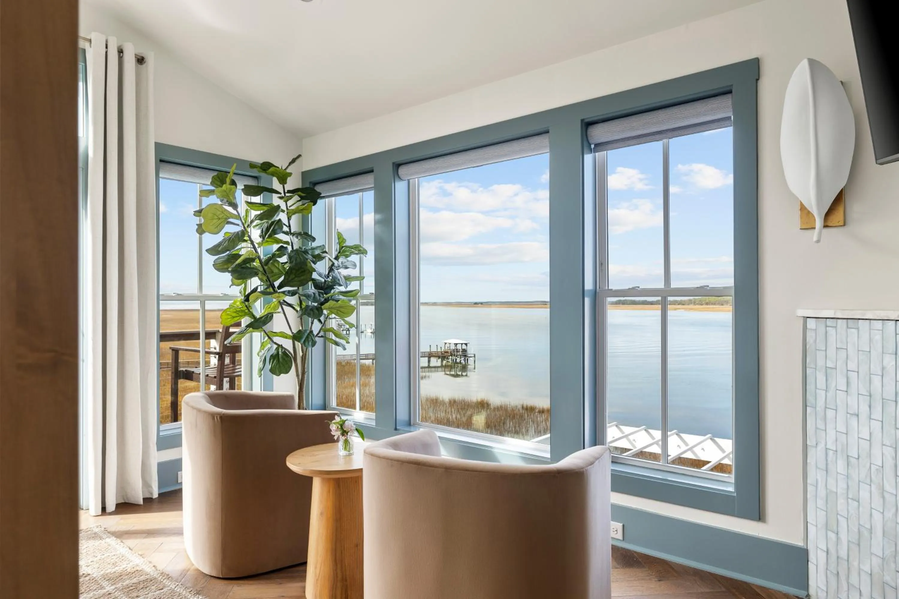 Seating area in Regatta Inn - Adults Only