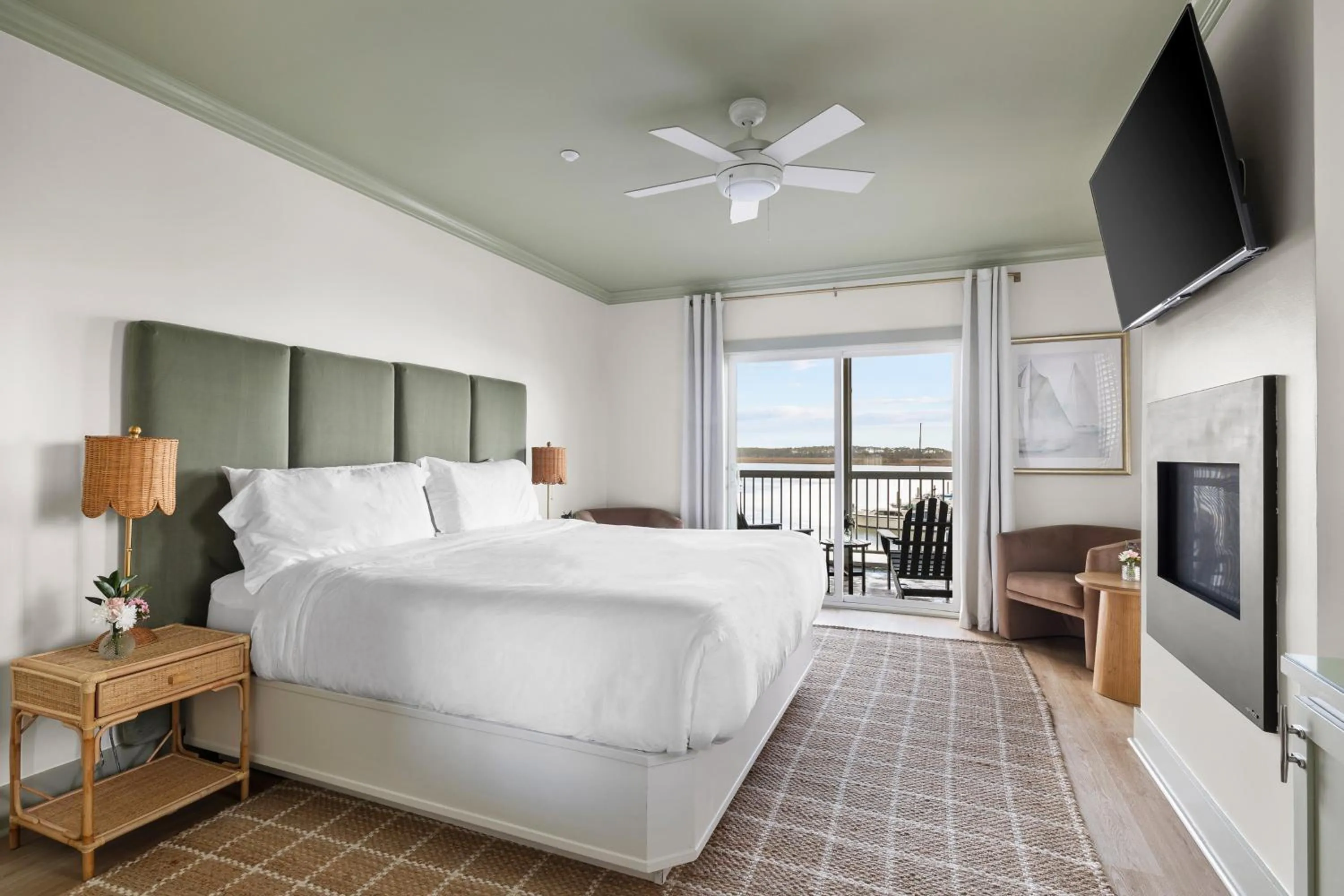 Bedroom, Bed in Regatta Inn - Adults Only