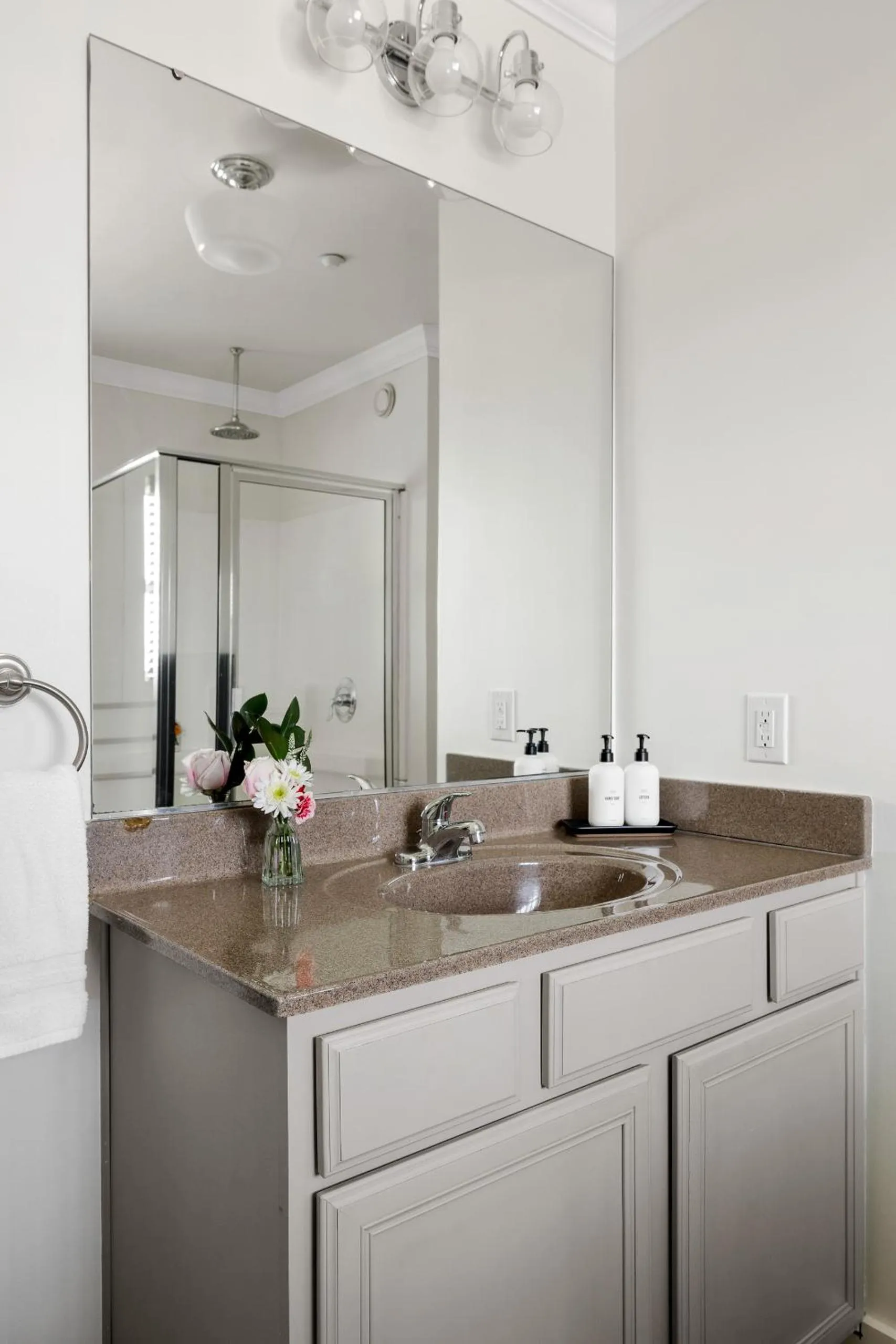 Bathroom in Regatta Inn - Adults Only