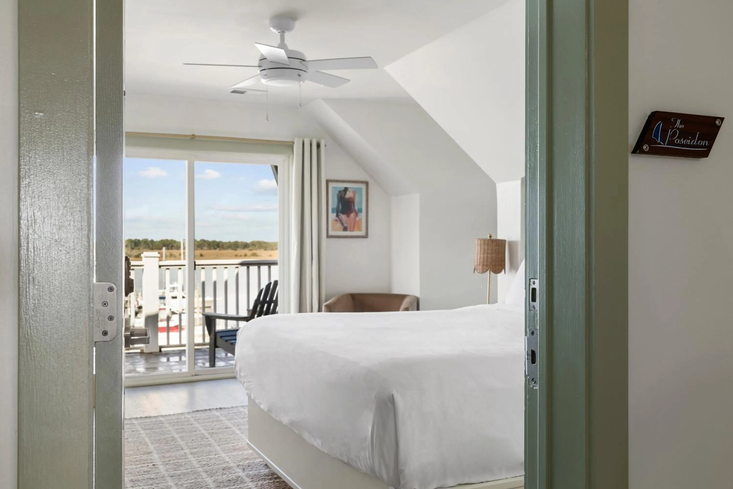 Bathroom, Bed in Regatta Inn - Adults Only