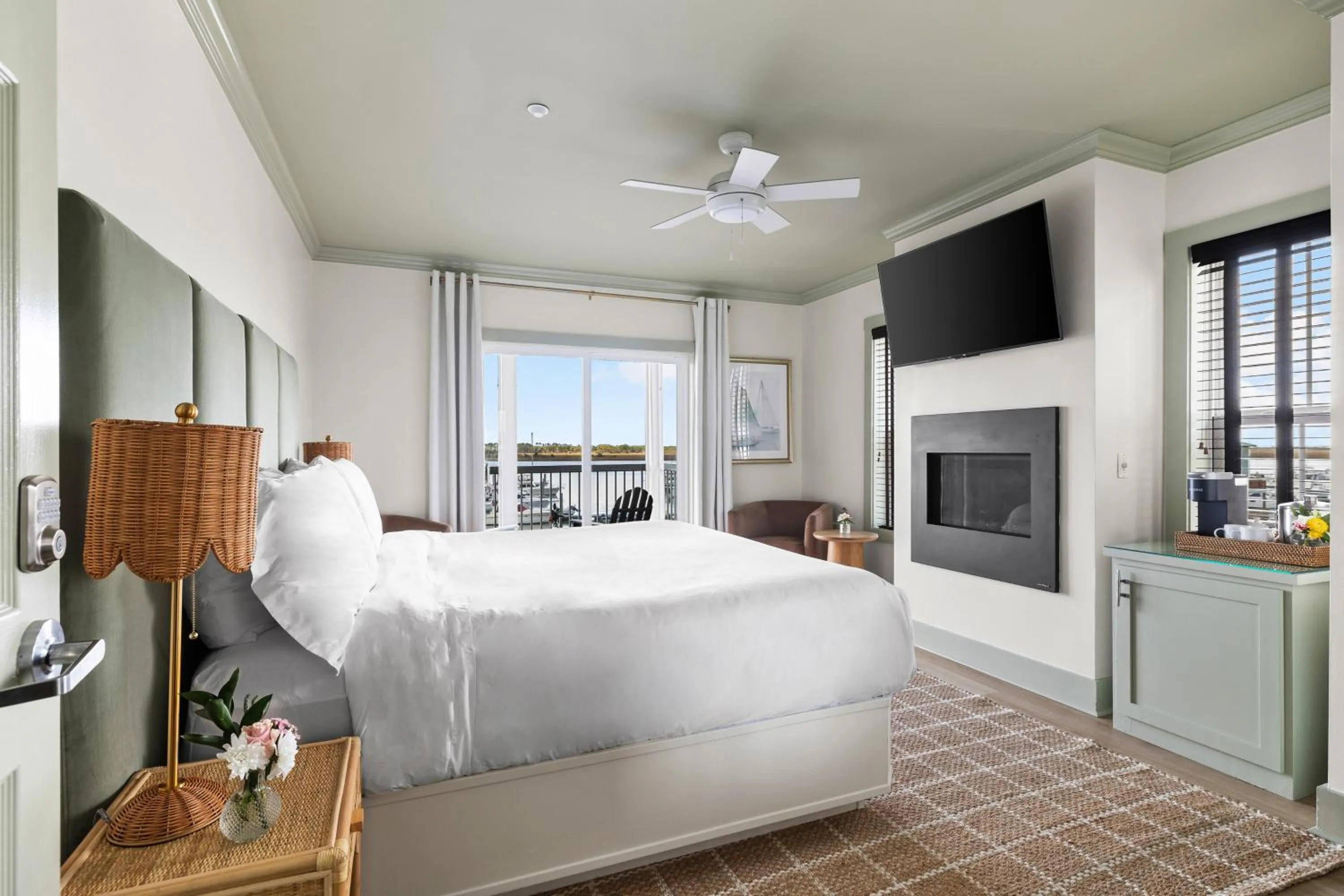 Bedroom, Bed in Regatta Inn - Adults Only