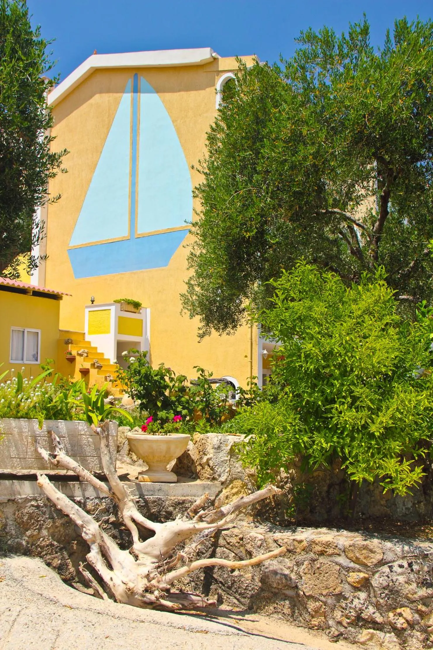 Facade/entrance in Liostasi Retreat