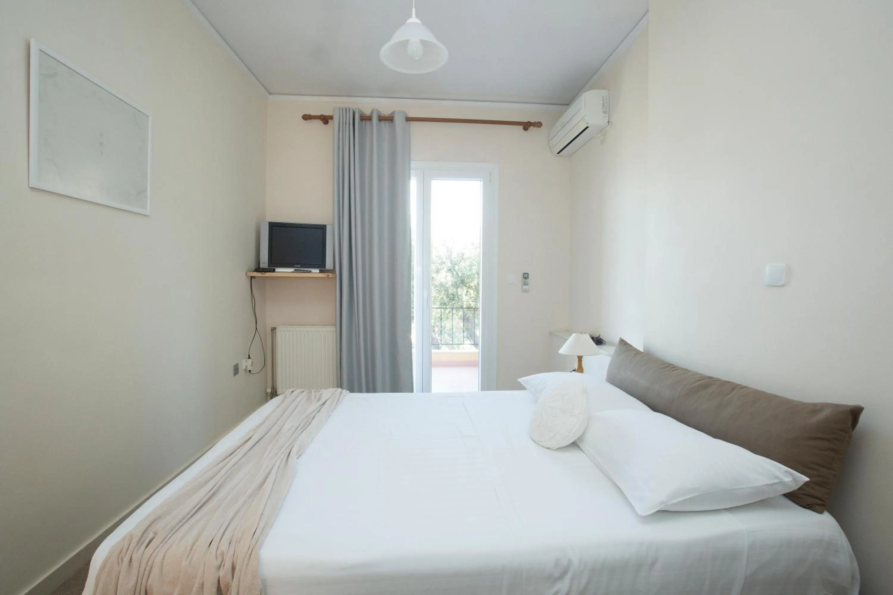 Bedroom, Bed in Liostasi Retreat