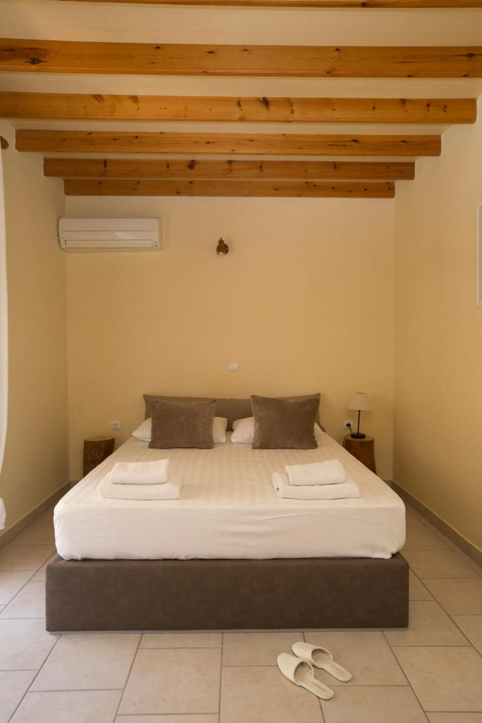 Bedroom, Bed in Liostasi Retreat