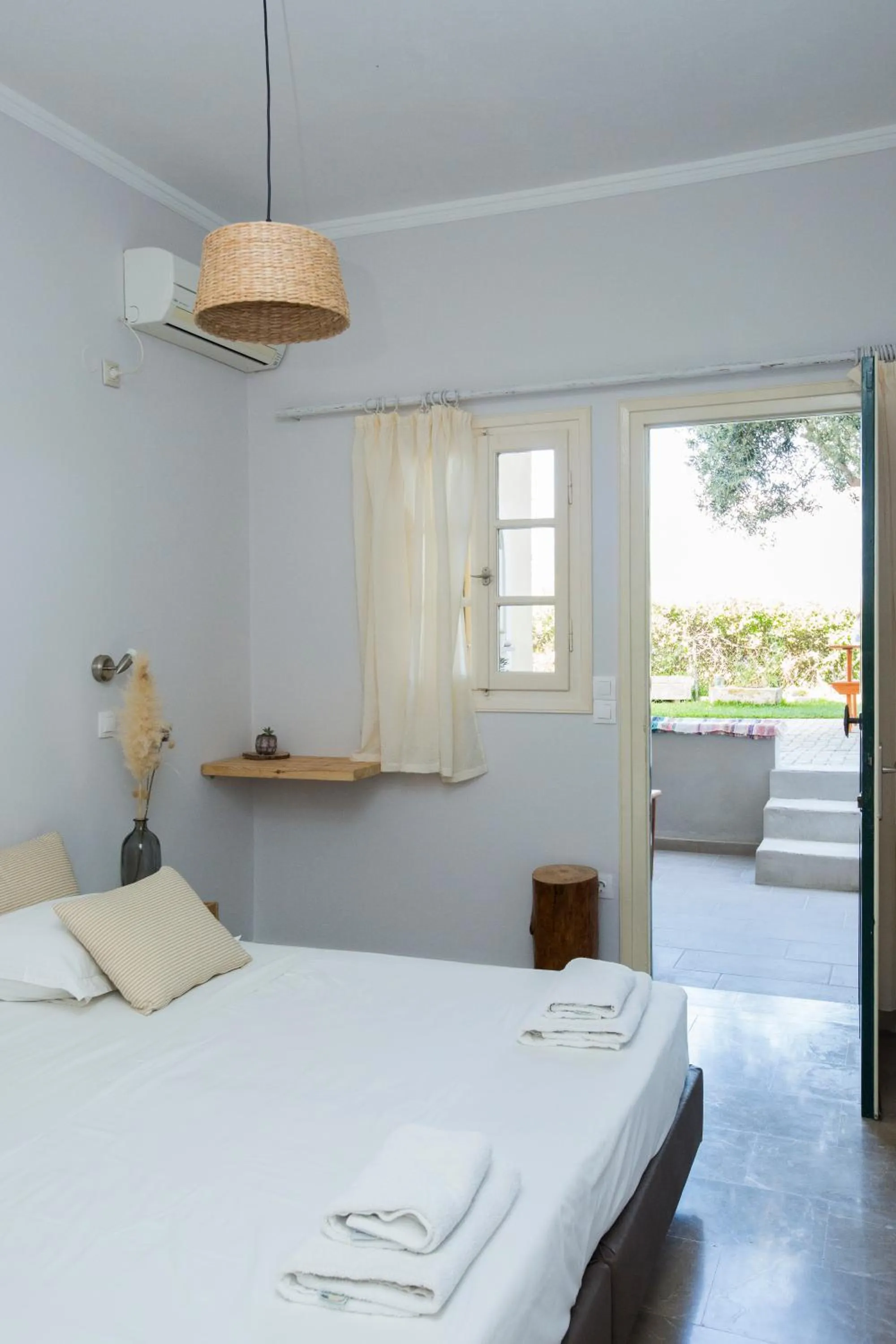 View (from property/room), Bed in Liostasi Retreat