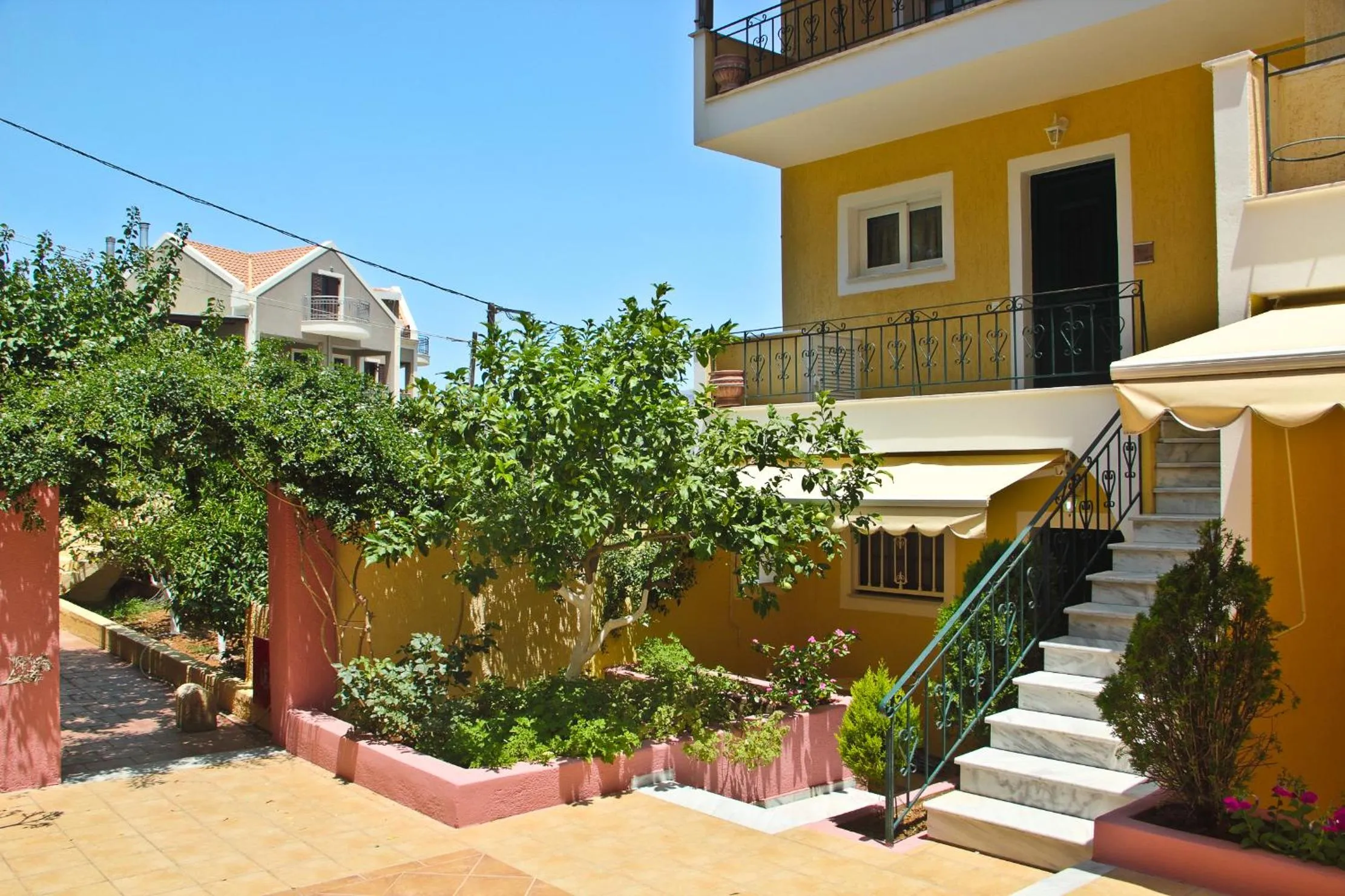 Facade/entrance in Liostasi Retreat