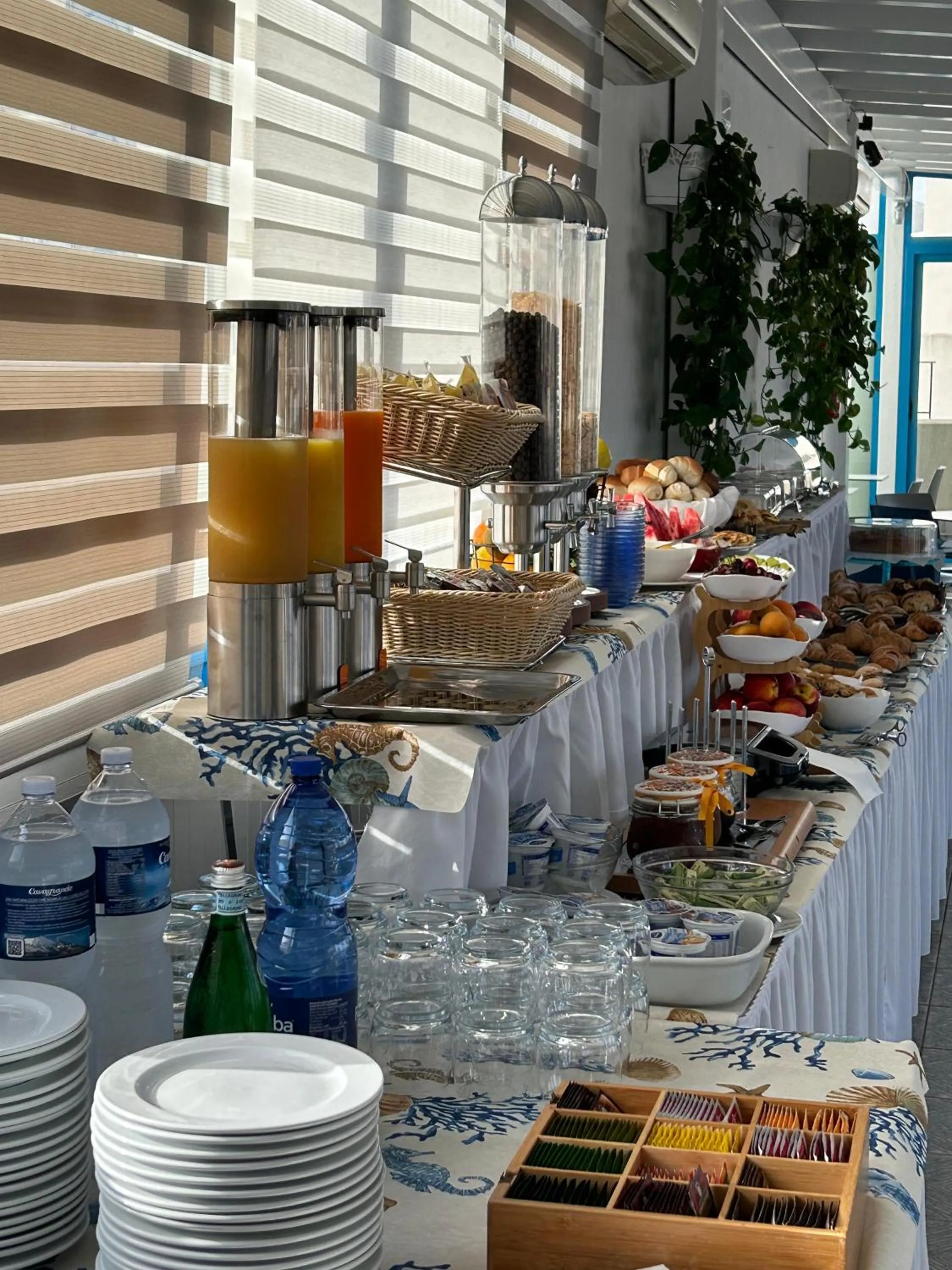 Restaurant/places to eat in Hotel Trinacria