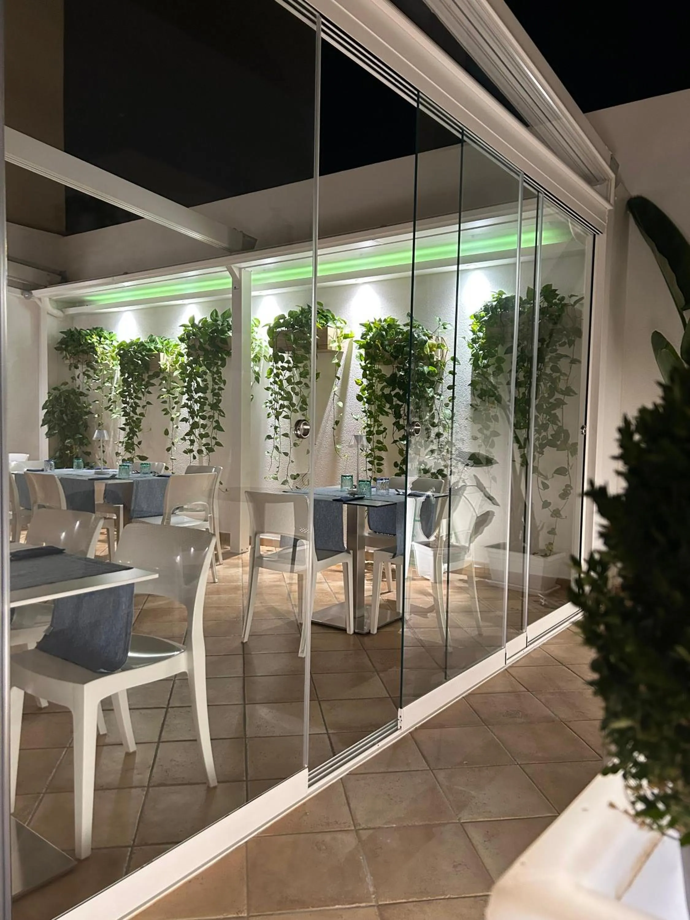 Restaurant/places to eat in Hotel Trinacria