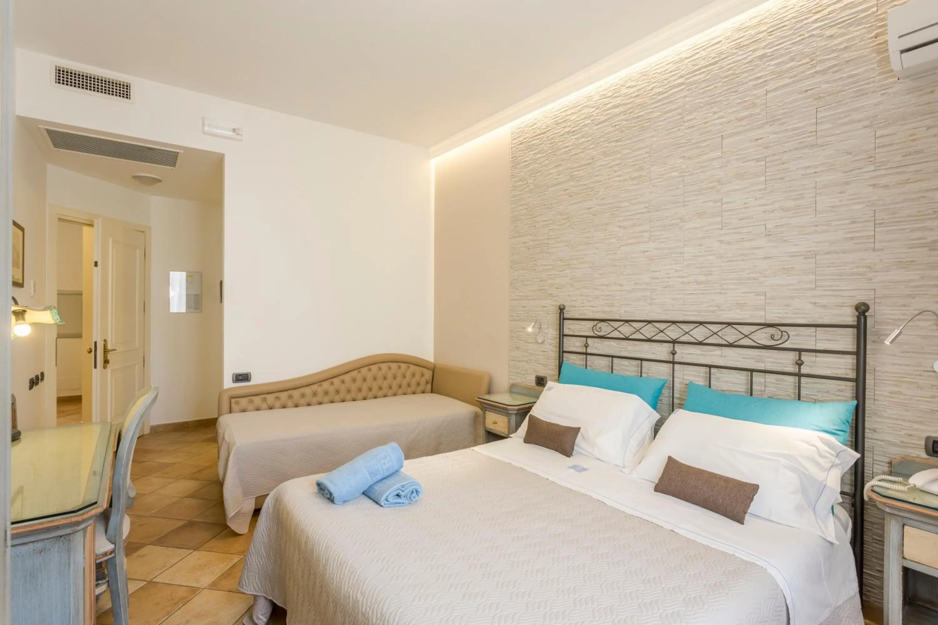 Photo of the whole room, Bed in Hotel Trinacria