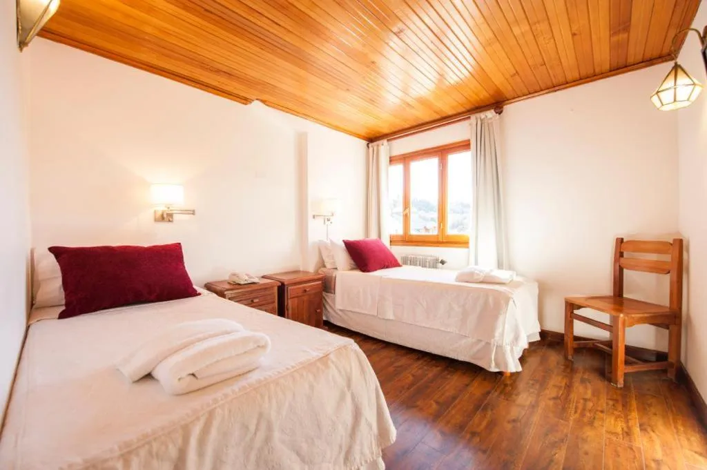 Living room, Bed in Tunqueley Hotel