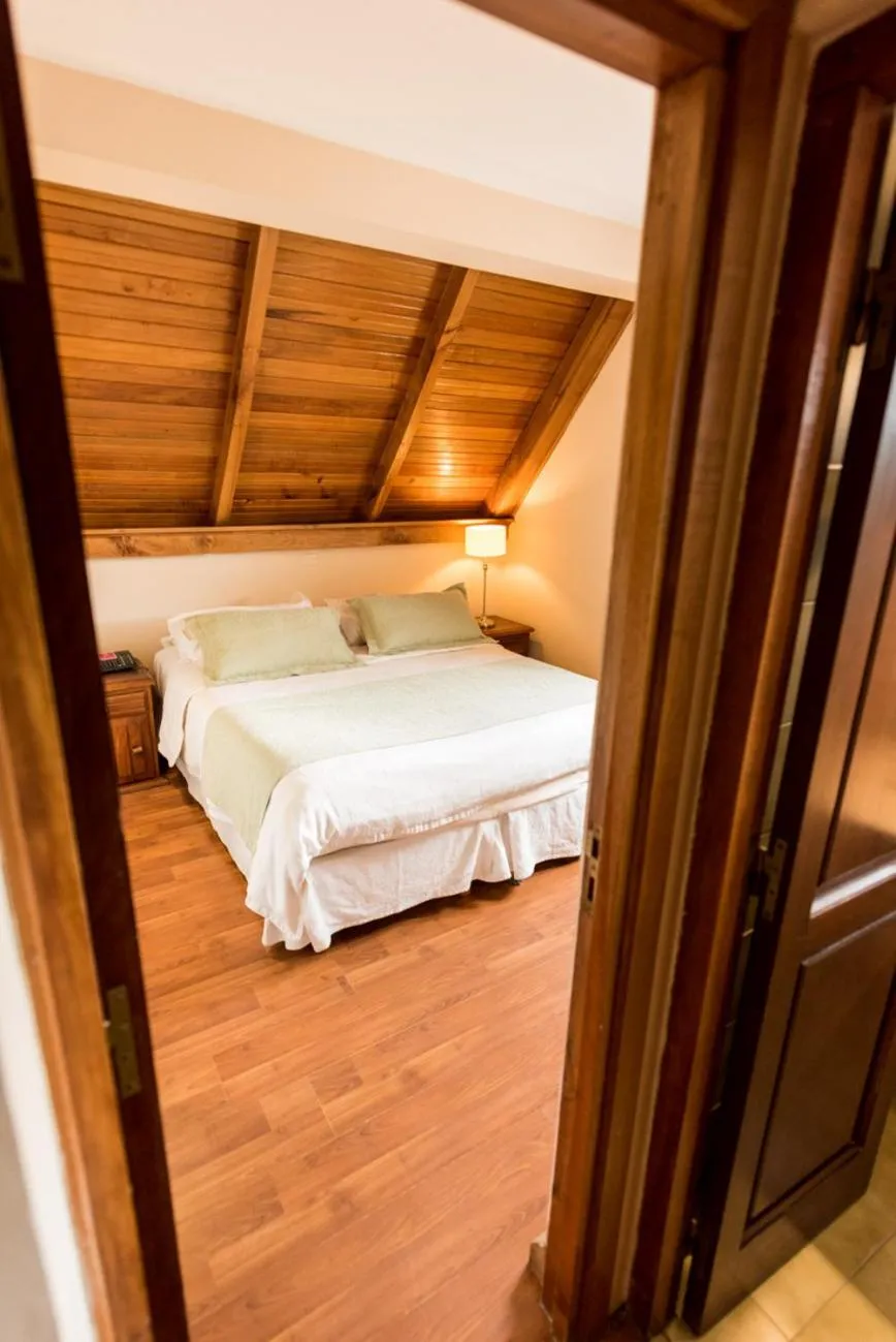 Photo of the whole room, Bed in Tunqueley Hotel